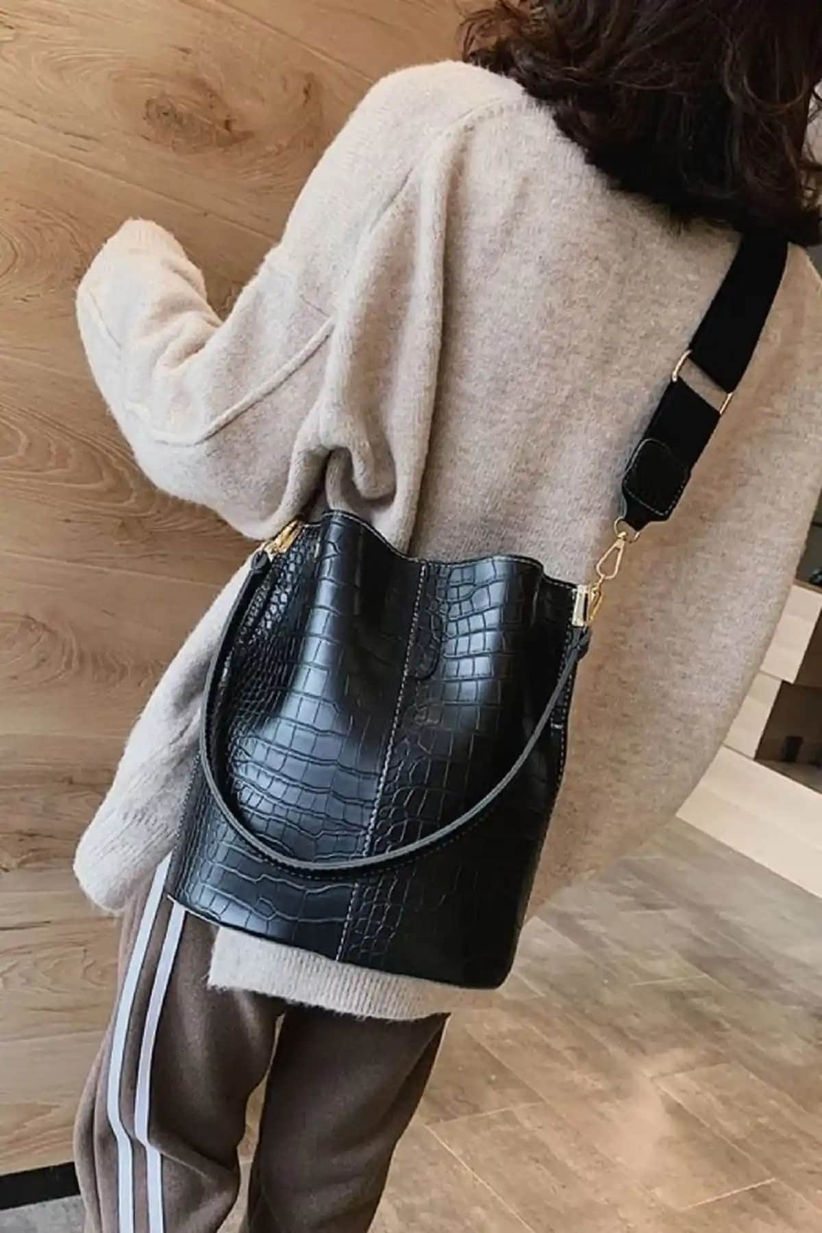 Kadın Çantalarında Stil ve Fonksiyonellik: ASLAN ÇANTA Chris ile Yuka Atelier Nomu Karşılaştırması