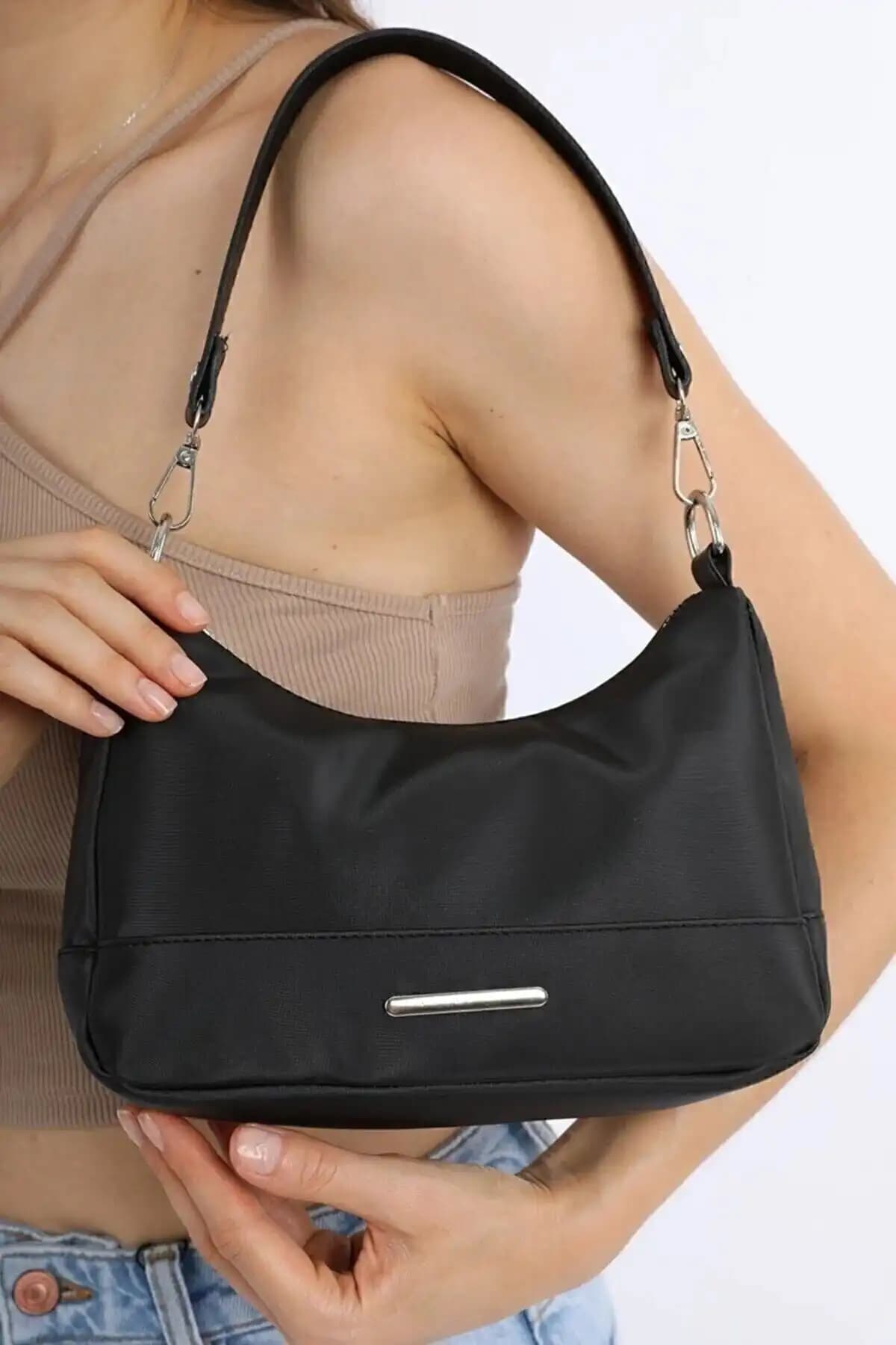Kadın Çantası Karşılaştırması: Gez Depo ve SOHO Mini Baget Modelleri Analizi 1