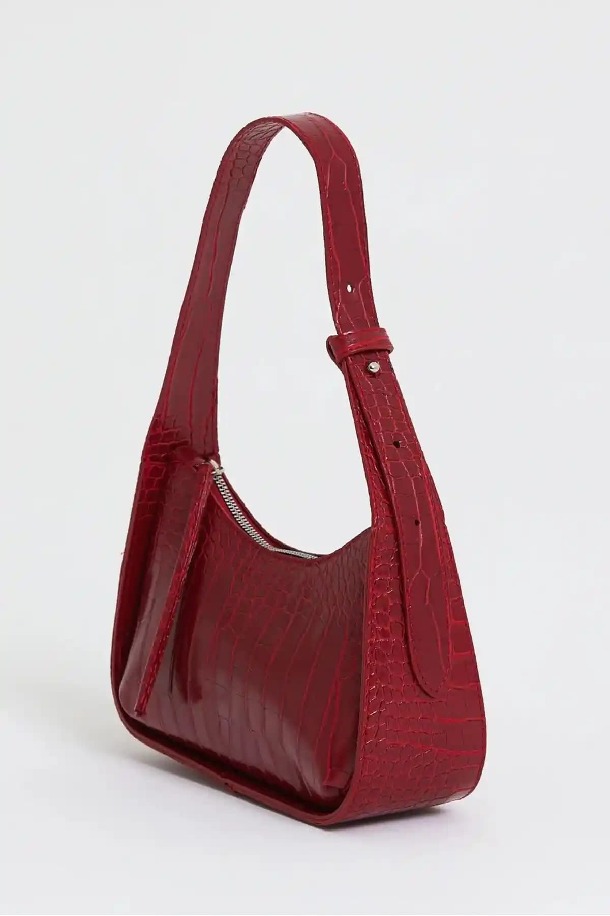 Kadın Çantası Karşılaştırması: Kroko ve Timsah Desenli Modellerin Özellikleri