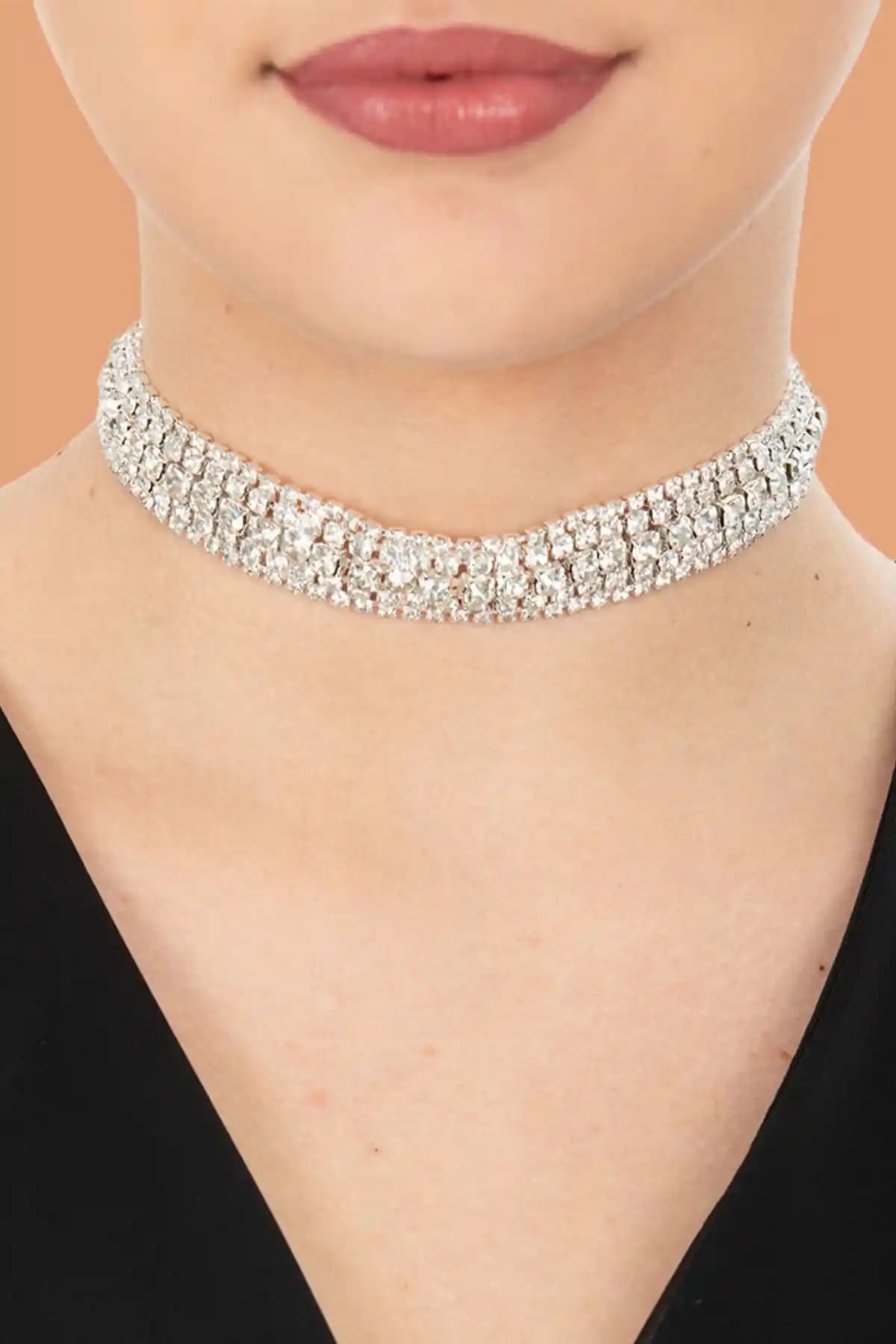 Kadın Choker Kolye Karşılaştırması: Gunbaz ve H&E DESIGN Modellerinin Özellikleri