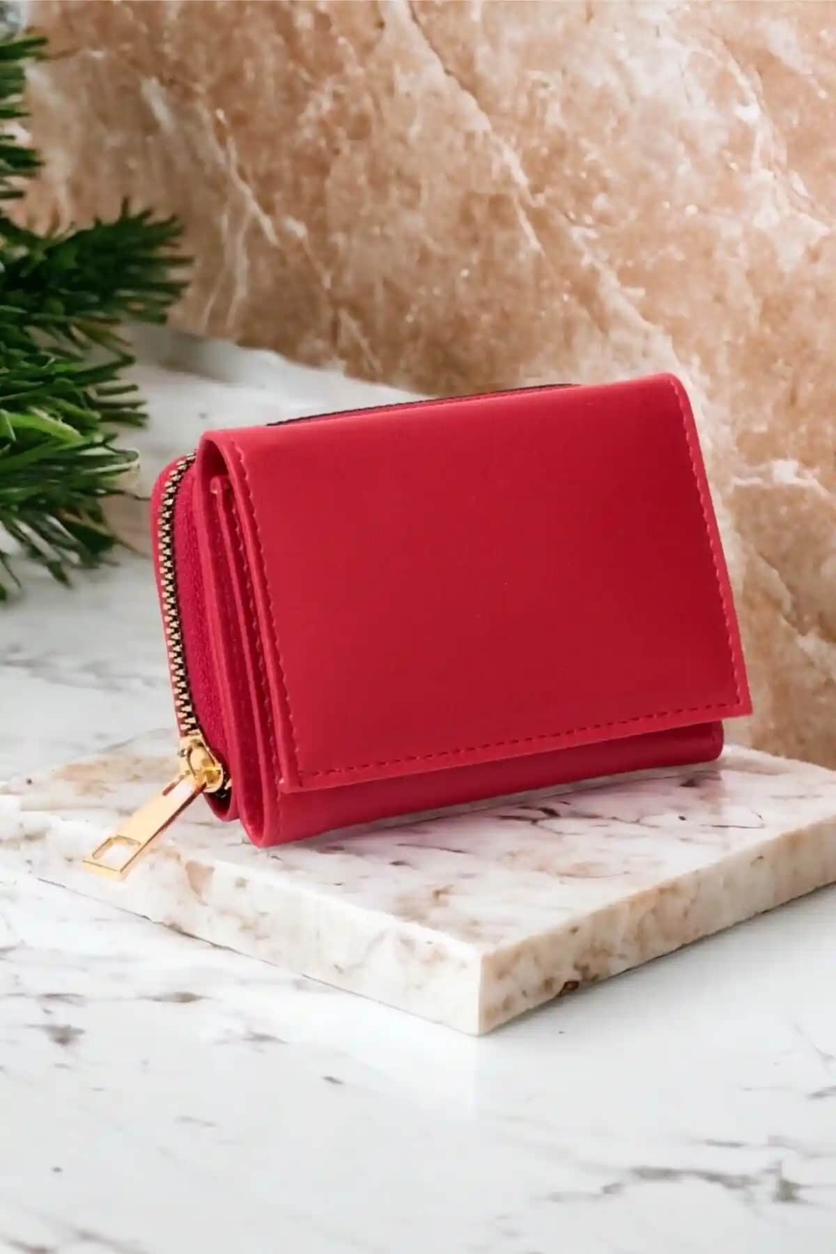 Kadın Cüzdanları Karşılaştırması: dericom ve Womancraft Modellerinin Özellikleri