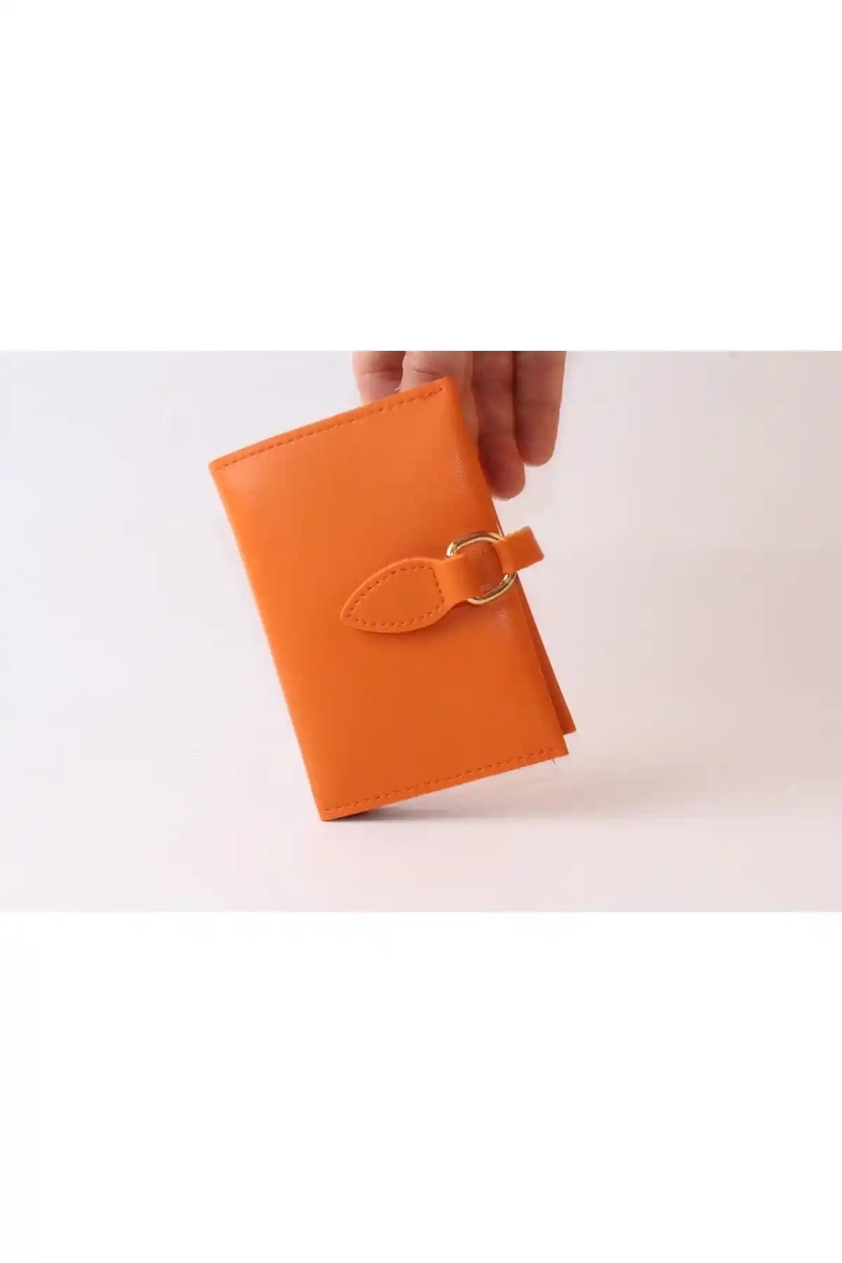 Kadın Deri Cüzdanları Karşılaştırması: Dericom ve Şeffafavm Ürünlerinin Özellikleri