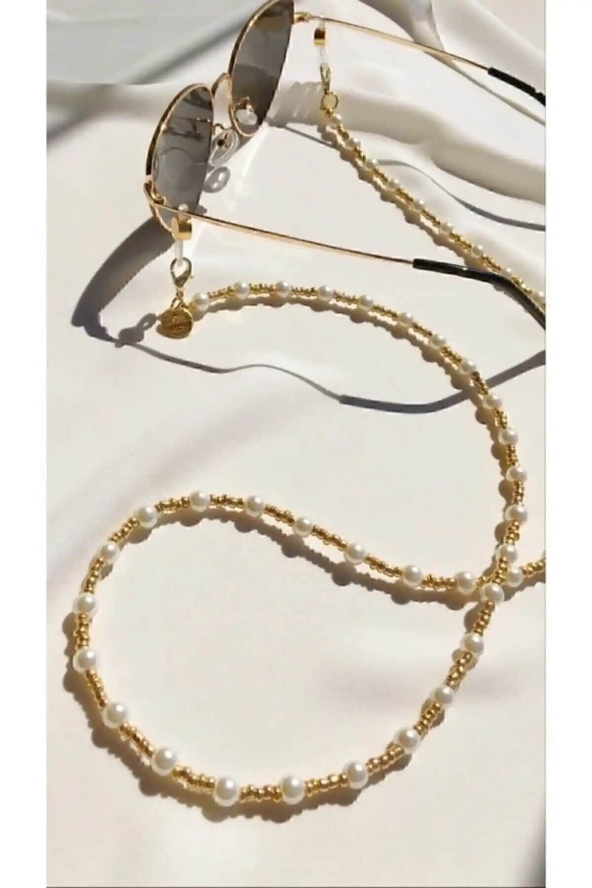 Kadın Gözlük Aksesuarları Karşılaştırması: Pearl Boncuklu Zincir ve Tria Gözlük Zinciri