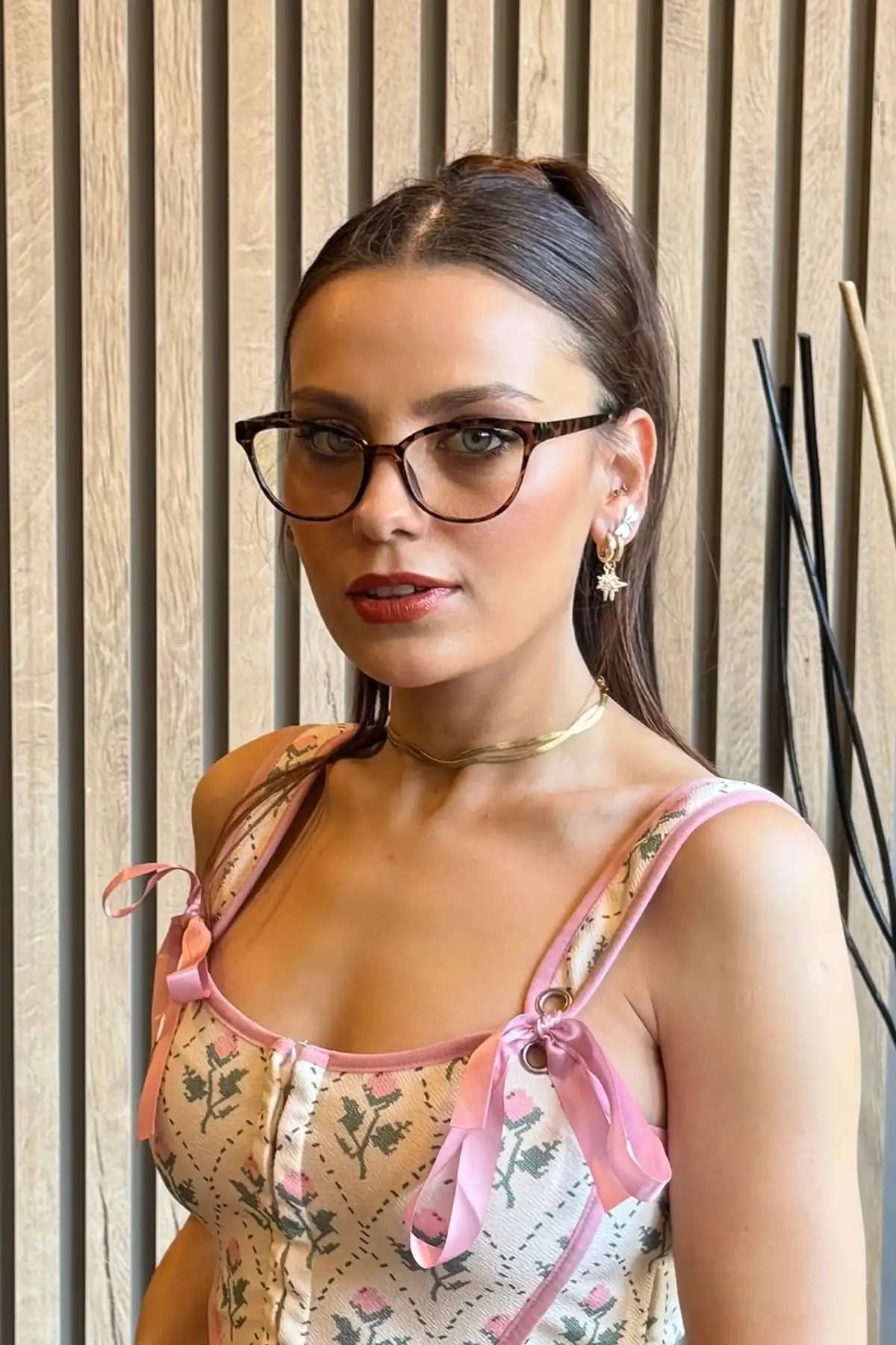 Kadın Güneş Gözlüğü Karşılaştırması: By Harmony ve Vogue Modelleri Analizi 1