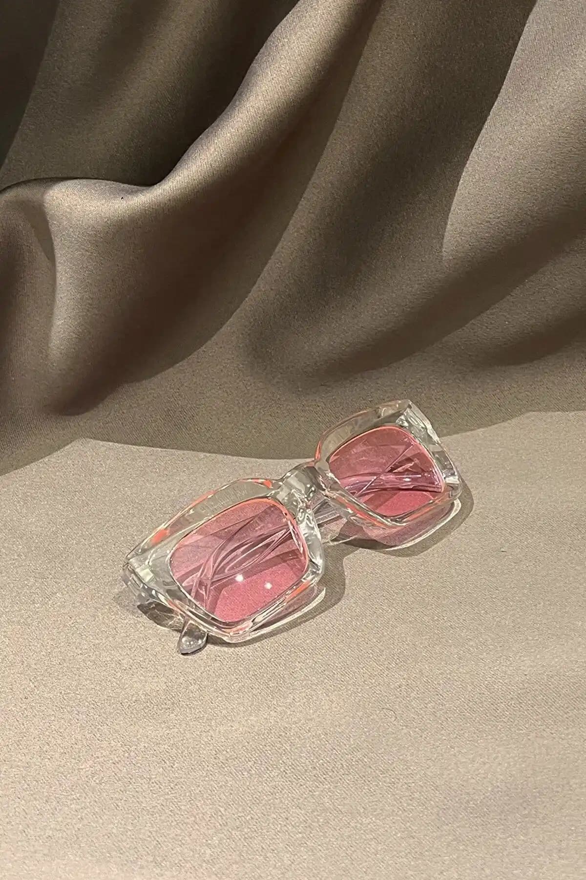 Kadın Güneş Gözlükleri Karşılaştırması: LUPİX ve MACERATİ Modellerinin Özellikleri ve Yorumlar