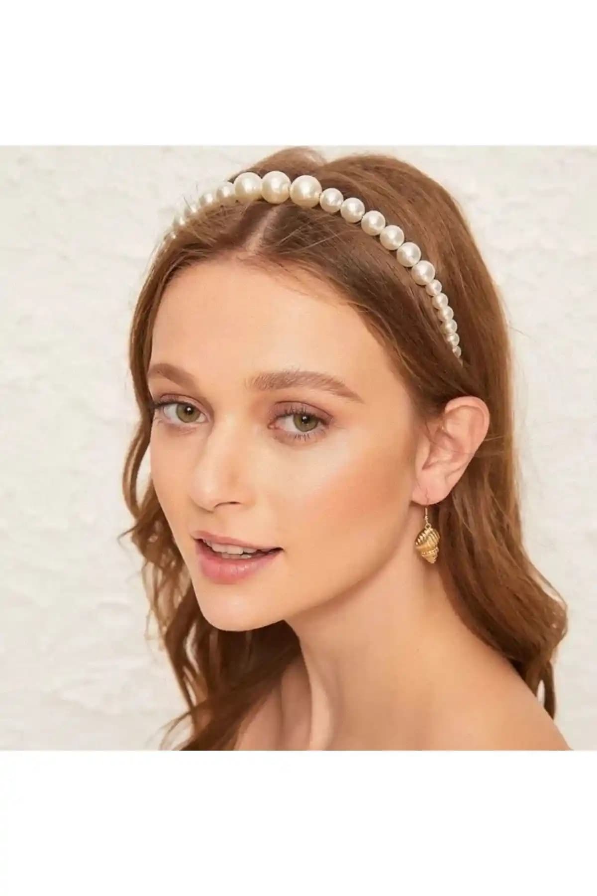 Kadın İnci Taç ve Aksesuarları Karşılaştırması: Hangi Model Daha Uygun