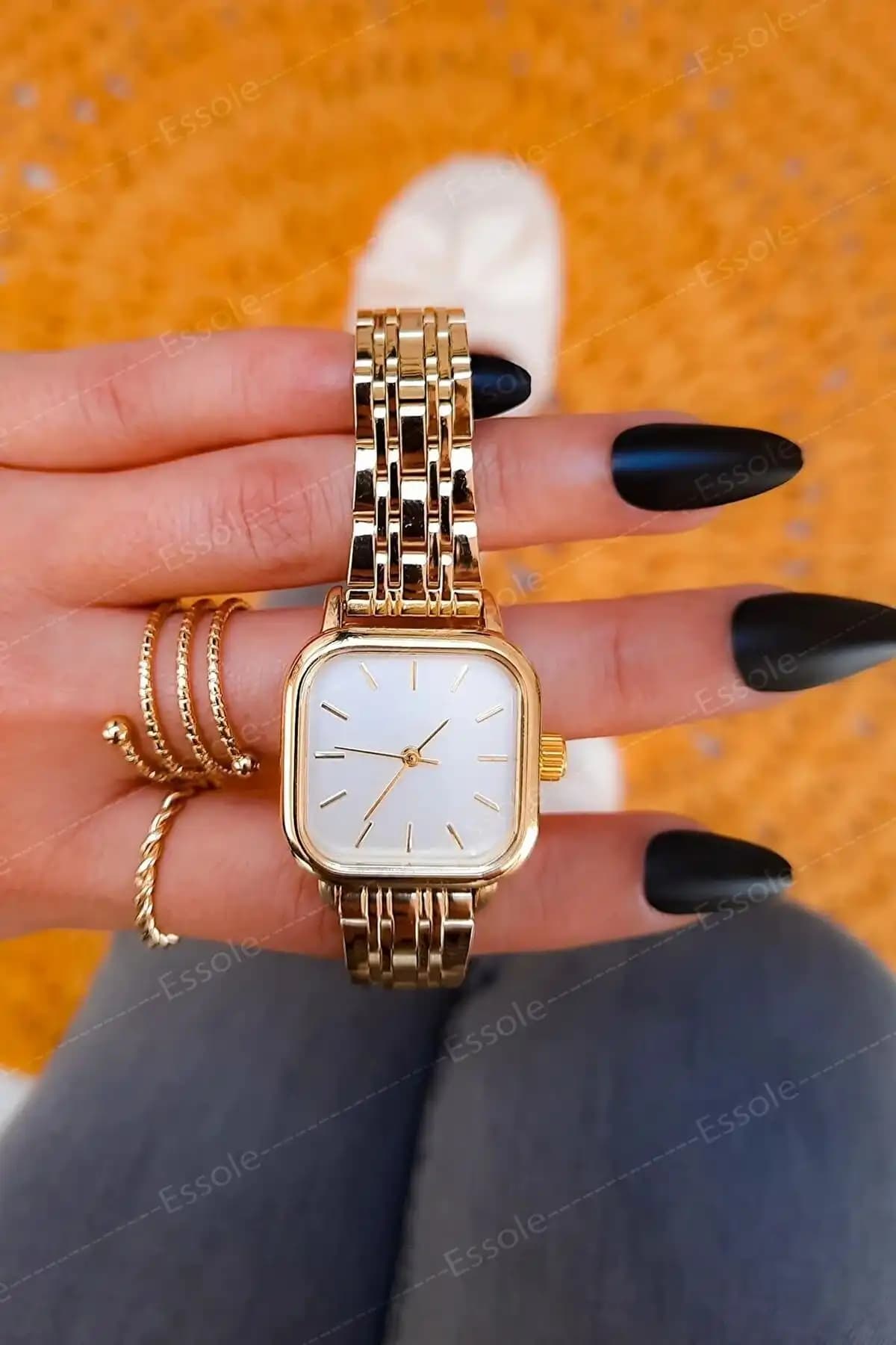 Kadın Kol Saatleri Karşılaştırması: Bimodabu Retro Minimal ve OQQO Hemera Modelleri 1