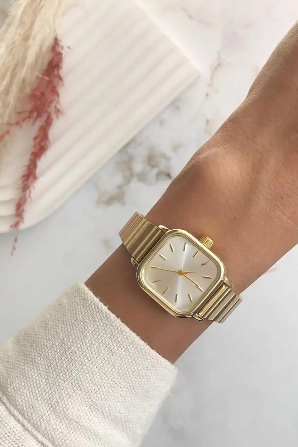 Kadın Kol Saatleri Karşılaştırması: Bimodabu Retro Minimal ve OQQO Hemera Modelleri 2
