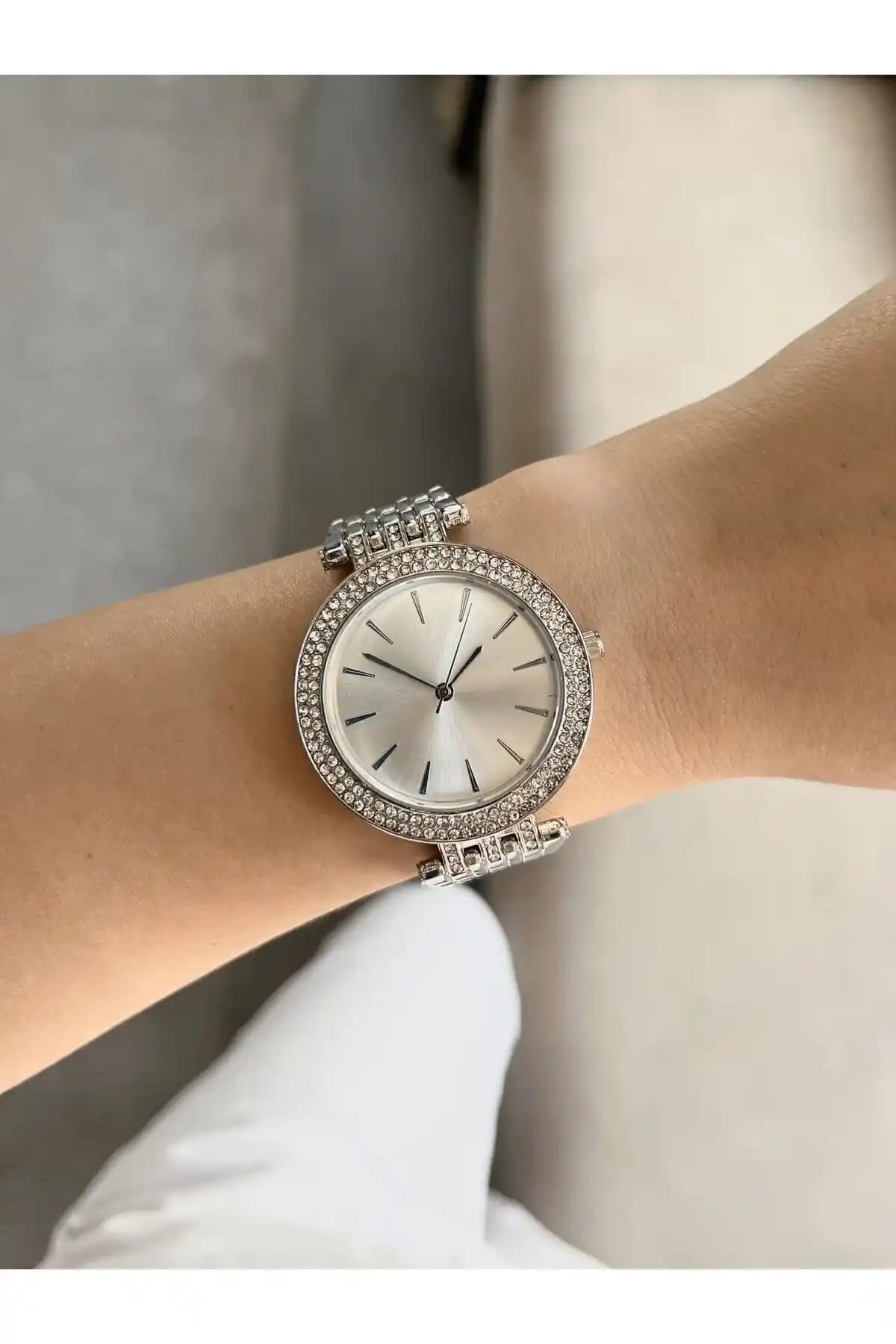 Kadın Kol Saatleri Karşılaştırması: Clup Polo Taşlı ve Pullmarkt Modelleri