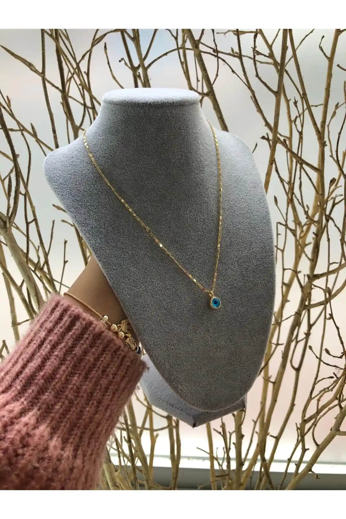 Kadın Kolye Karşılaştırması: Jack Ferrero ve Jenny Daphne Modellerinin Özellikleri ve Seçim Rehberi