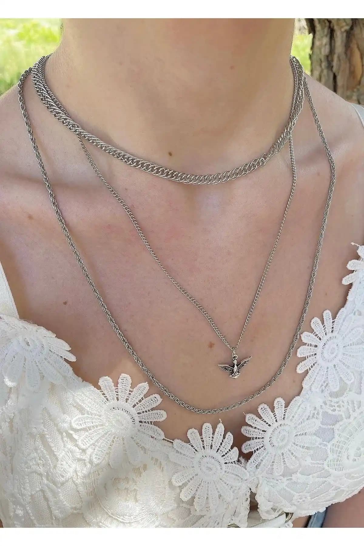 Kadın Kolye Karşılaştırması: Katlı Zincir ve Pullu Gümüş Renk Modelleri