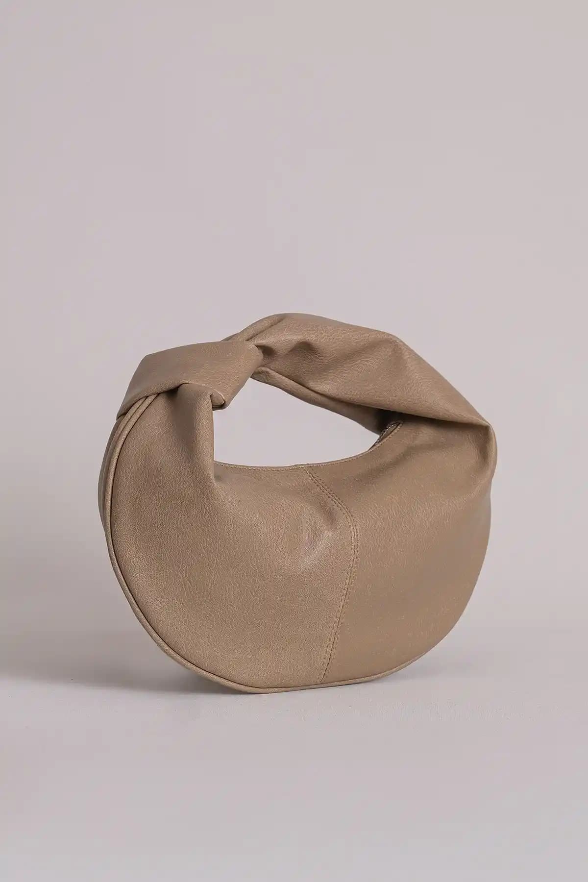 Kadın Mini El Çantaları Karşılaştırması: Çantacımstore ve NİSSEA Ürünleri İncelemesi