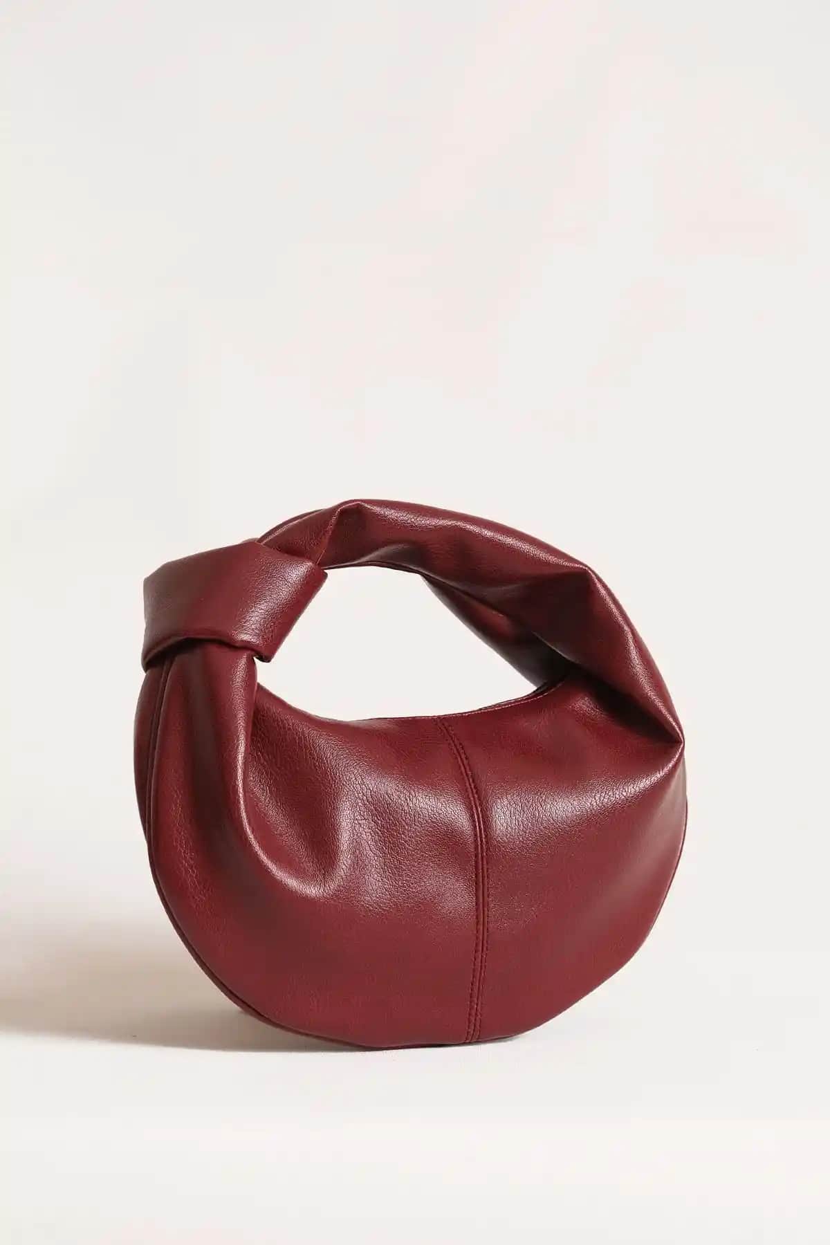 Kadın Mini El Çantası Karşılaştırması: Bordo ve Siyah Modellerin Özellikleri