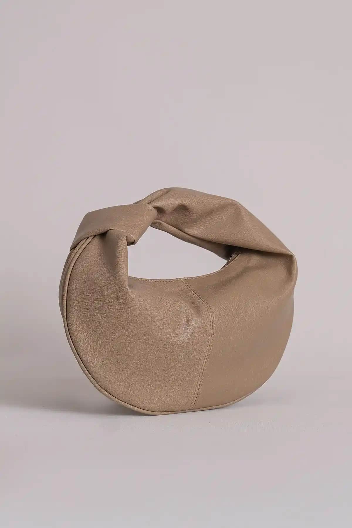 Kadın Mini El Çantası Karşılaştırması: Şık ve Kullanışlı Modellerin Özellikleri