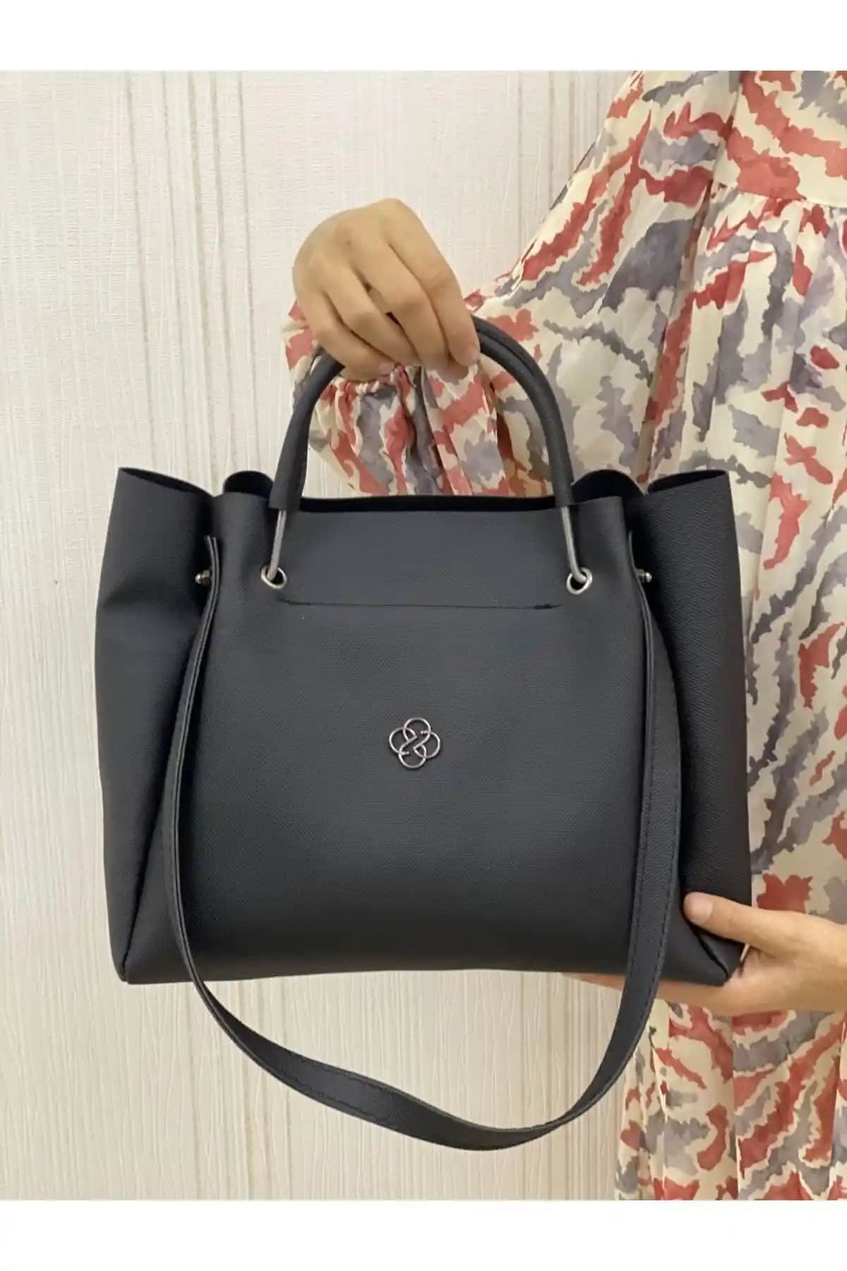 Kadın Omuz ve Kol Çantası Karşılaştırması: Tasarım, Kullanım ve Dayanıklılık Analizi