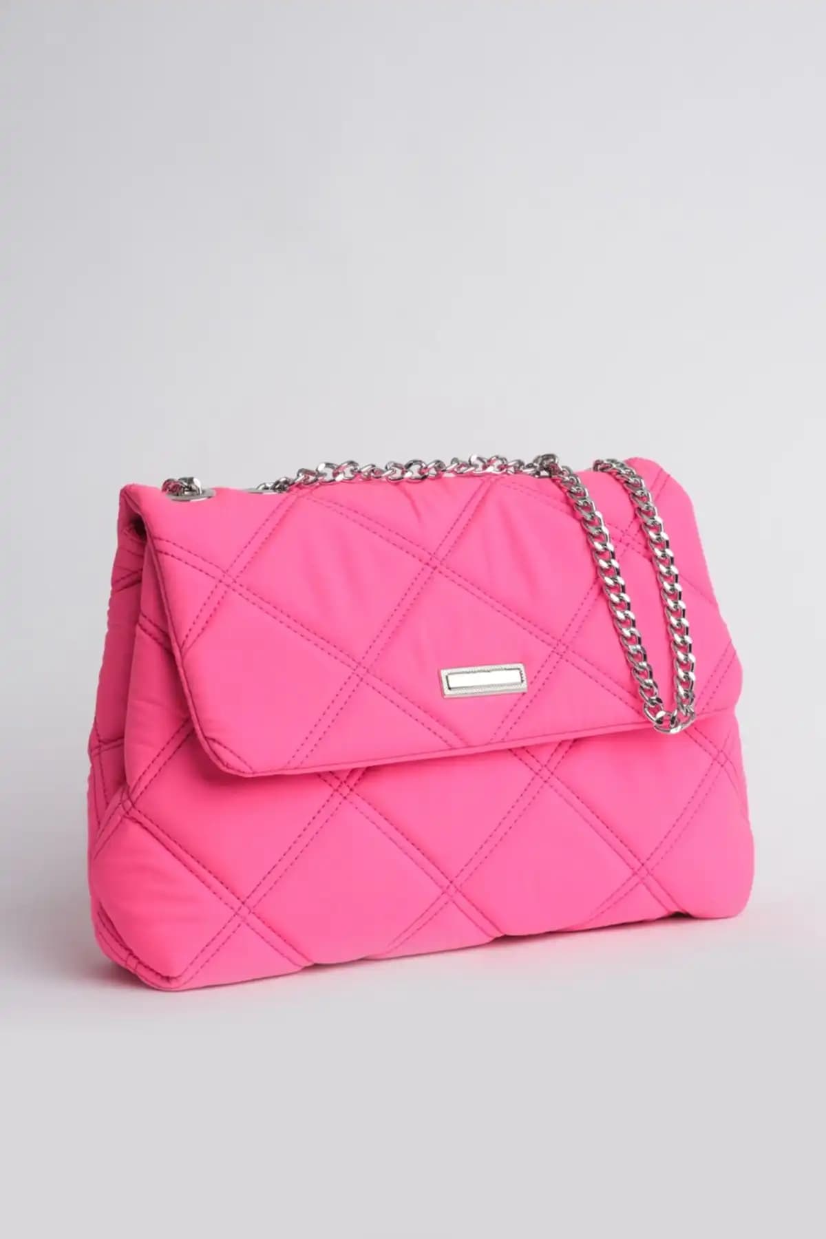 Kadın Pembe Çanta Karşılaştırması: Çantacımstore ve Housebags Modelleri 1