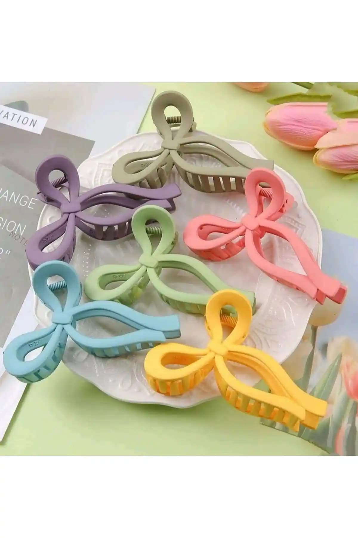 Kadın Saç Aksesuarları: Pastel Tonlar ve Pudra Pembesi Tokalar Karşılaştırması