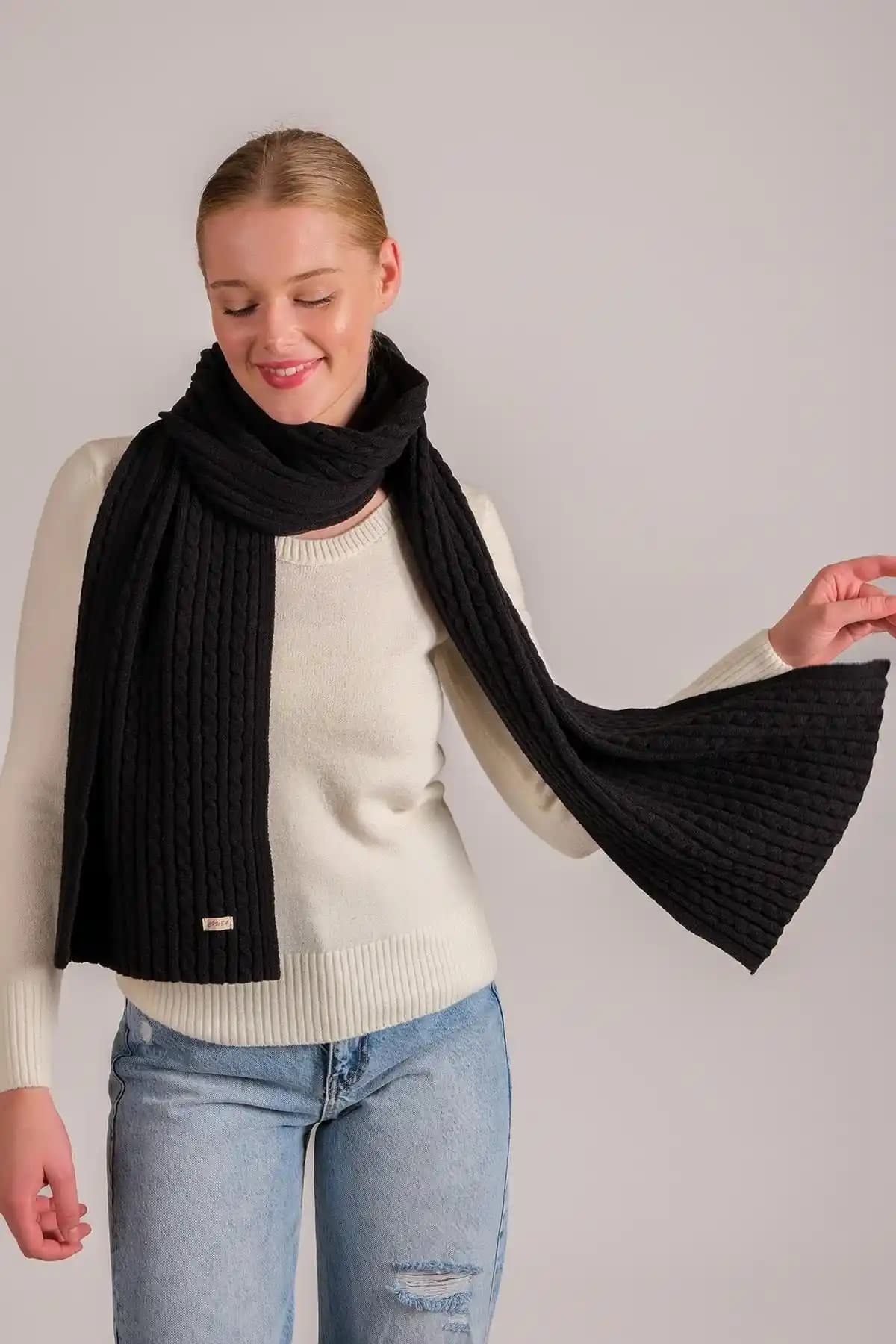 Kadın Saç Örgü Yumuşak Tuşe Atkı – Şık ve Sıcak Tutucu Kış Aksesuarı