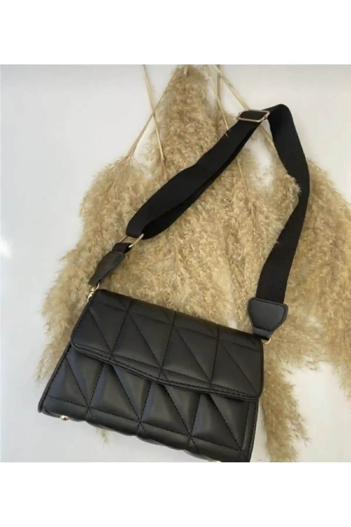 Kadın Siyah Çanta Karşılaştırması: Kapitone ve Deri Modellerinin Özellikleri ve Kullanıcı Yorumları