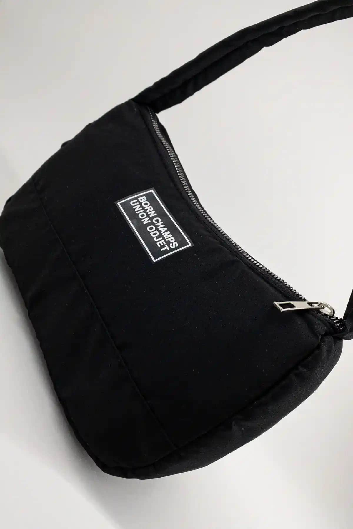 Kadın Siyah Çanta Karşılaştırması: Şık ve Kullanışlı Modellerin Özellikleri