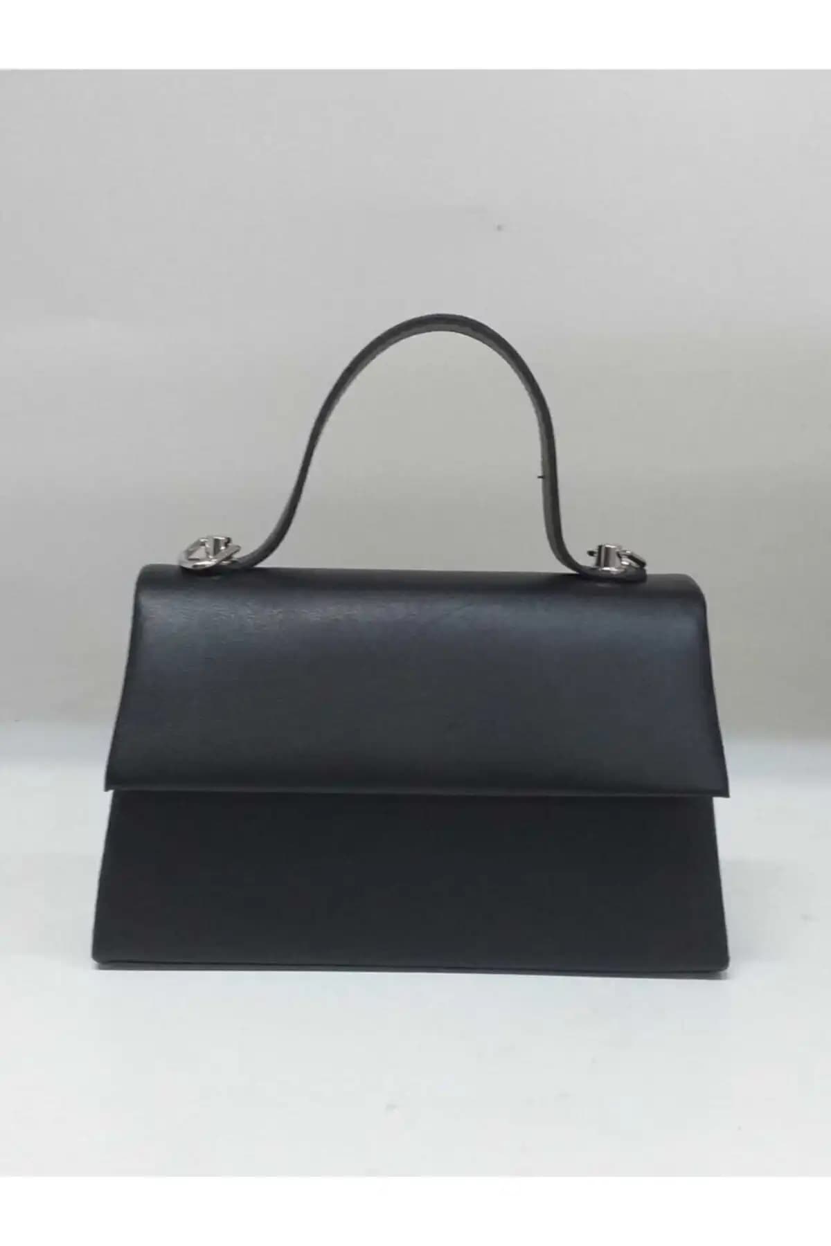 Kadın Siyah Çantalar Karşılaştırması: Dizaynbag ve Moom Bag Modelleri Analizi 1
