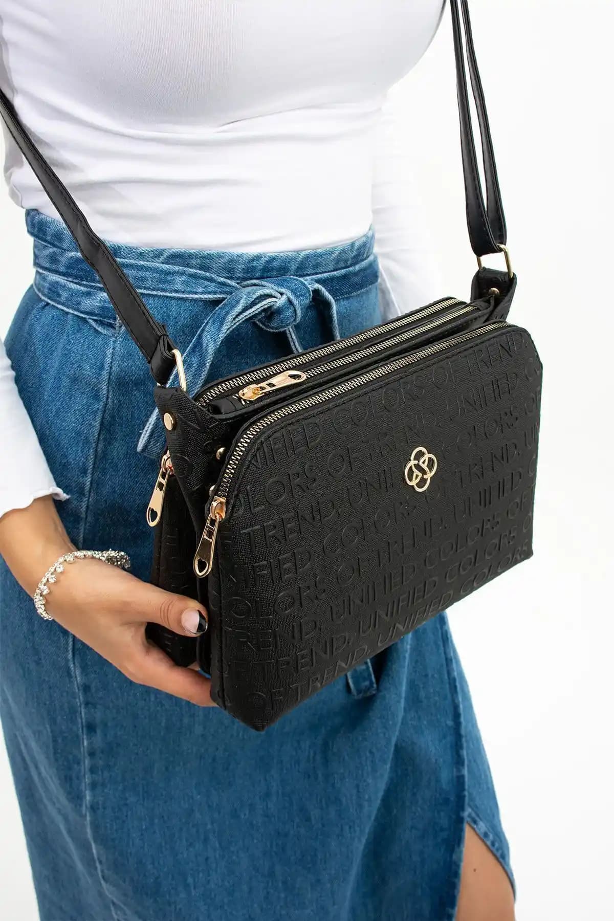 Kadın Siyah Çantalar Karşılaştırması: Mugalas ve Selma Demir Modelleri