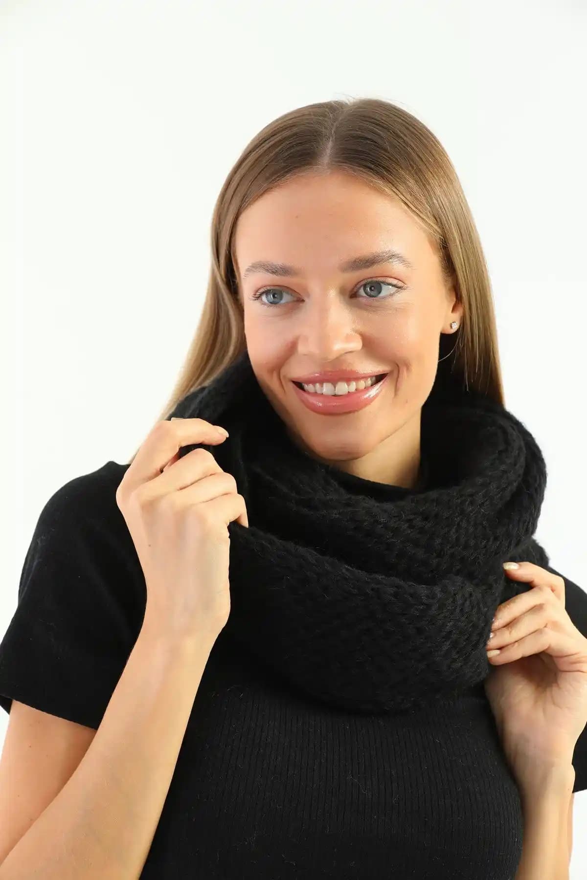Kadın Siyah Örgü Boyunluk: Şık ve Sıcak Tutan Kış Aksesuarı