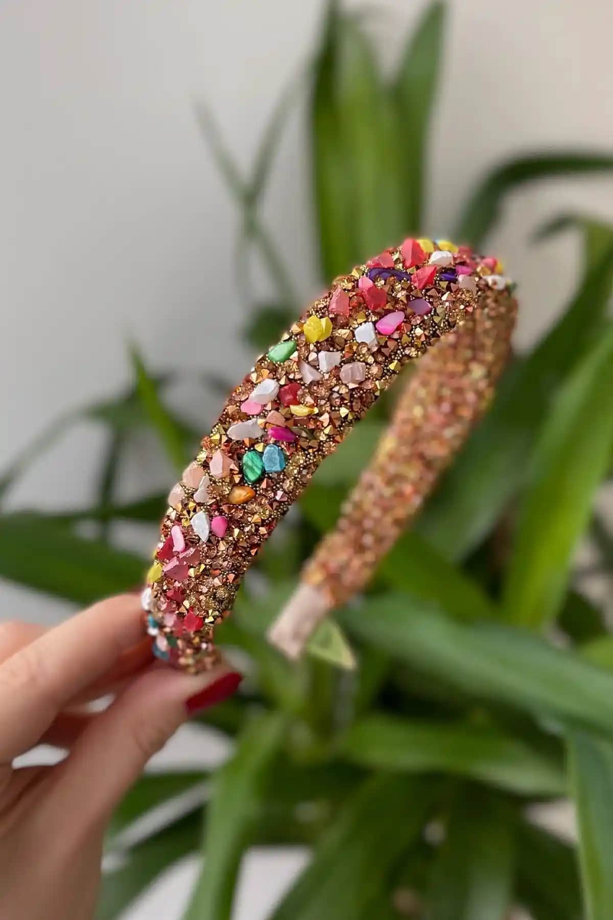 Kadın Taç Modelleri Karşılaştırması: Doğal Taşlı ve Zarif Tasarımlar