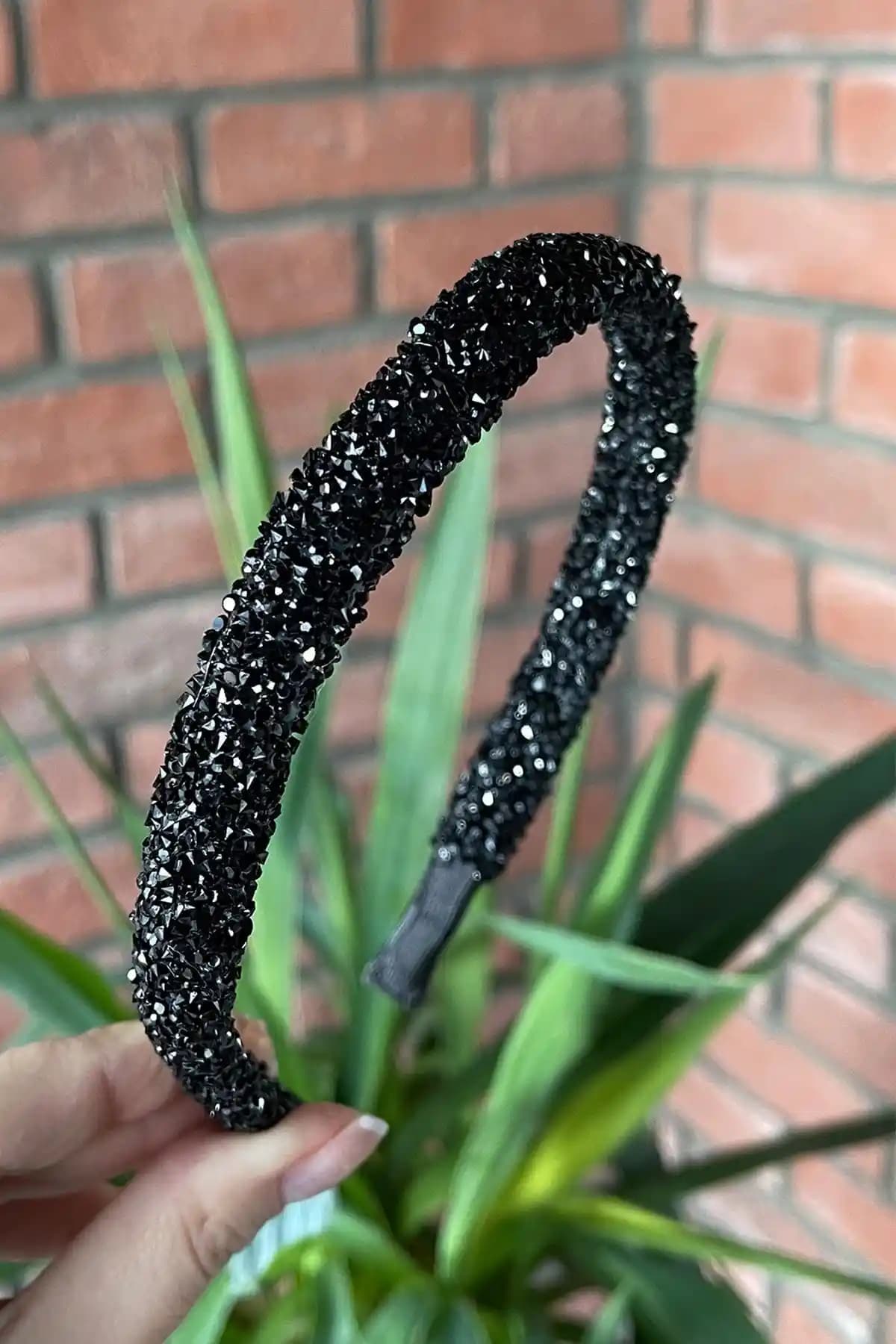 Kadınlar İçin Doğal Taşlı ve Kristal Taç Karşılaştırması ve Seçim Rehberi