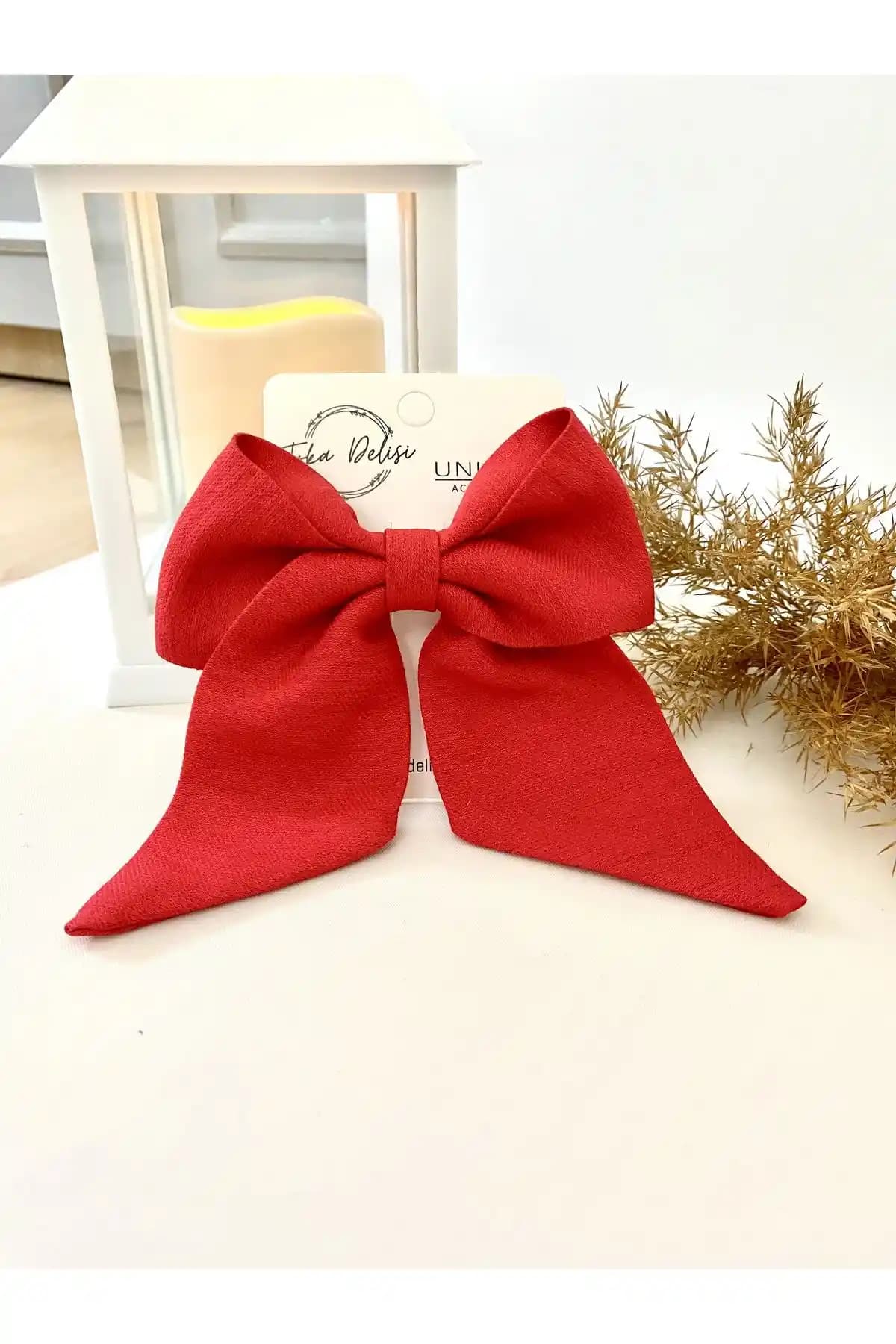 Kadınlar İçin Kırmızı Otomatik Fiyonk Toka Şık ve Modern Tasarım