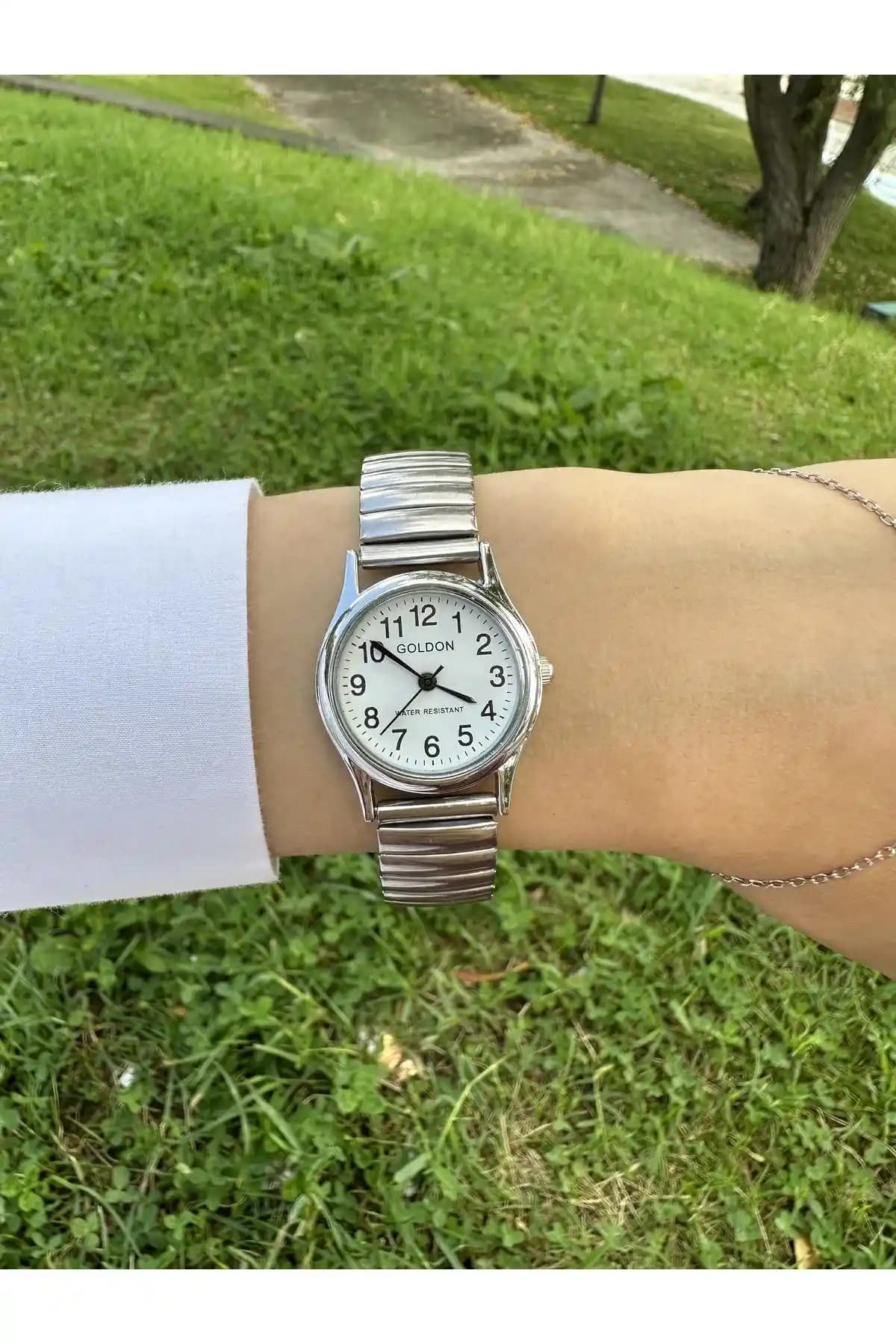 Kadınlar İçin Şık ve Dayanıklı Saatler: Retro ve Zincir Model Karşılaştırması