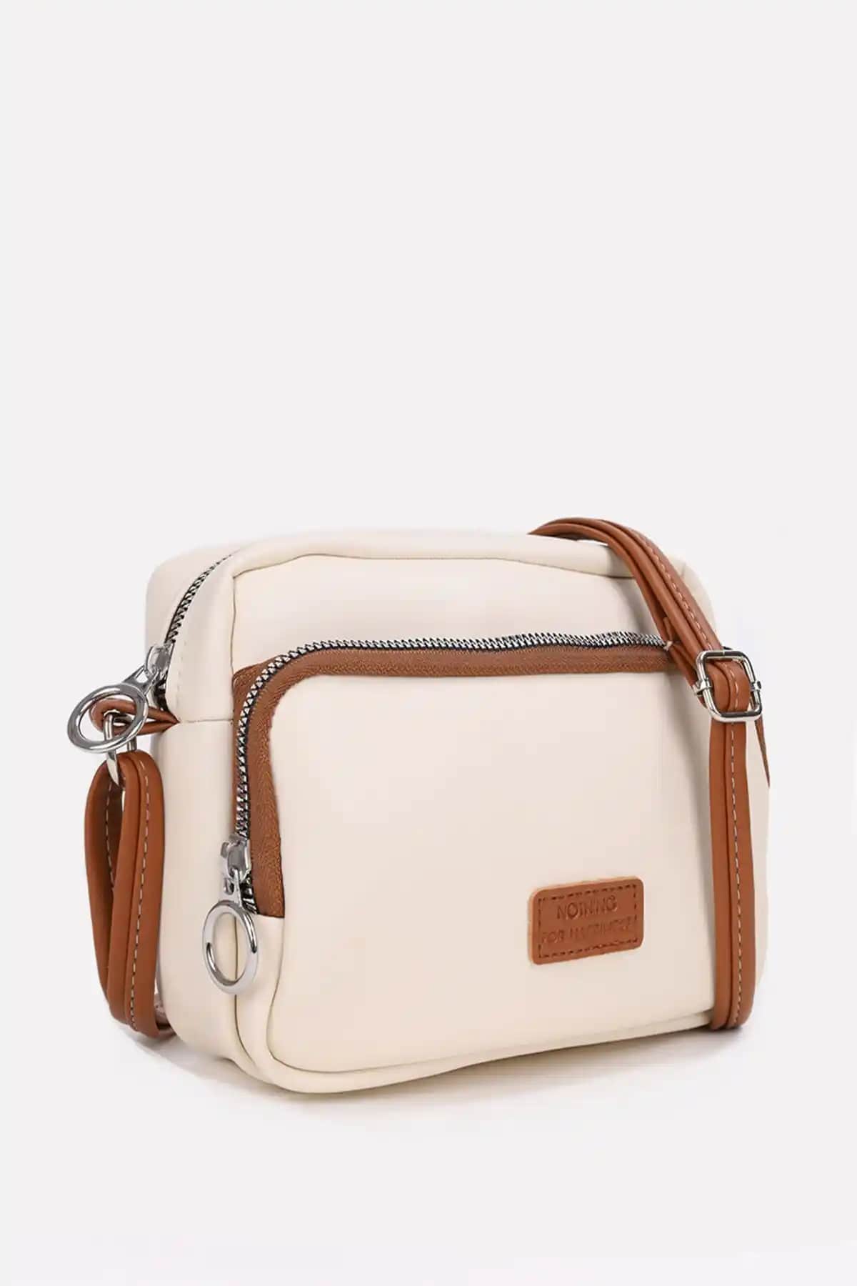 Kadınlar için şık ve fonksiyonel krem renkli omuz ve çapraz çanta seçeneği