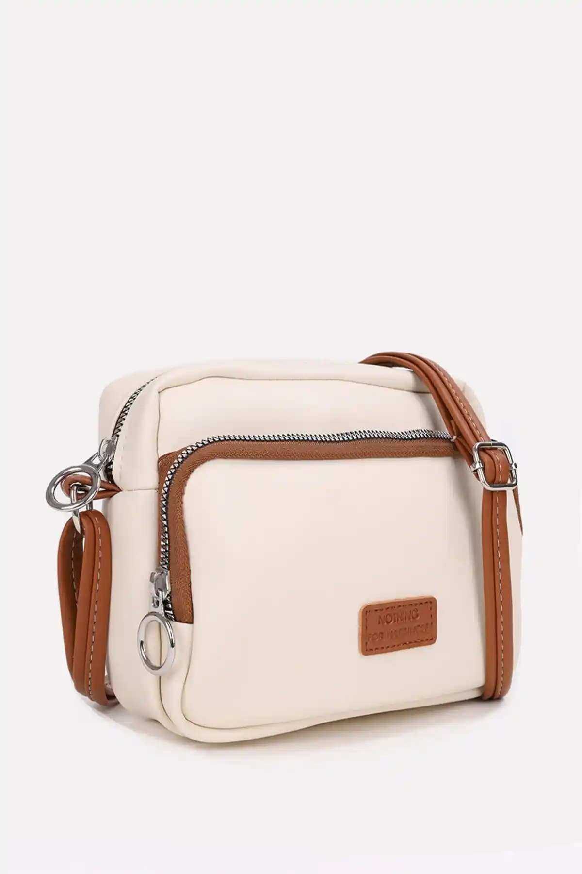 Kadınlar için şık ve fonksiyonel krem renkli omuz ve çapraz çanta seçeneği