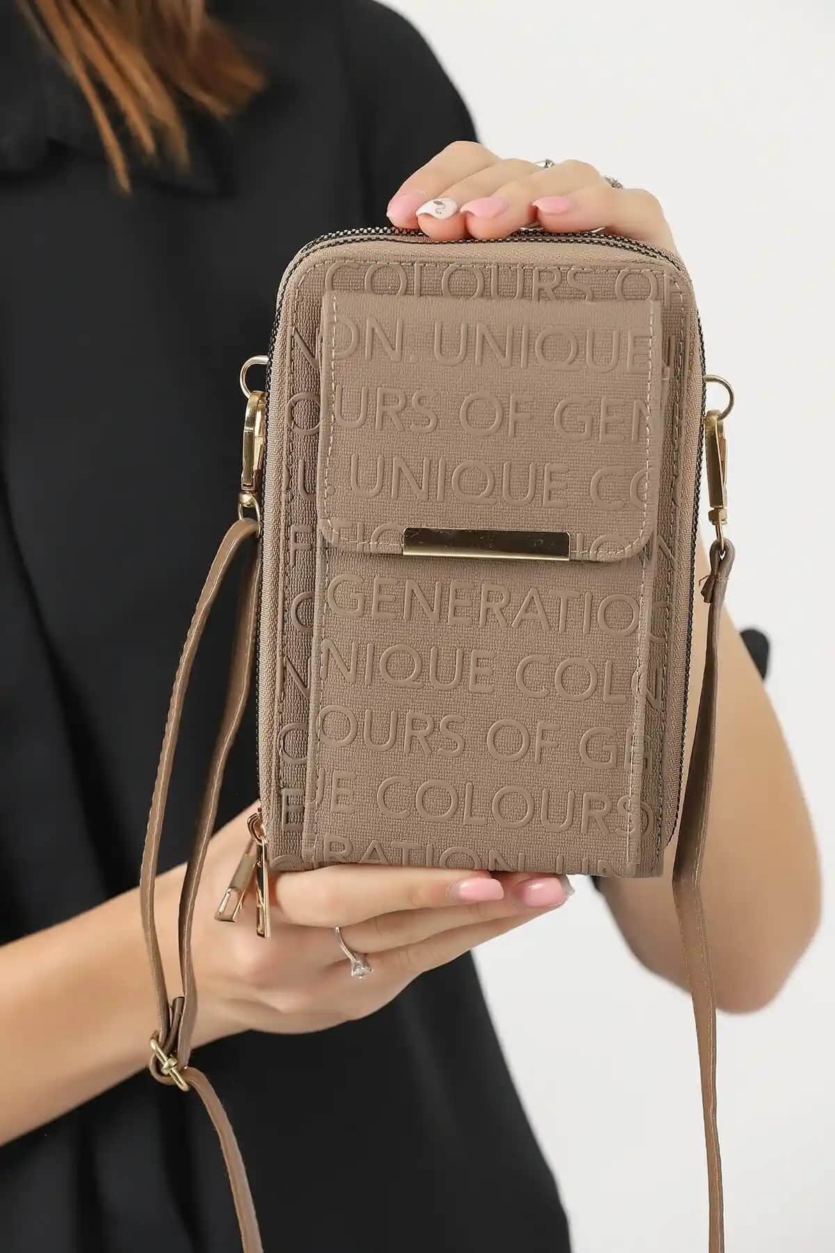 Kadınlar İçin Şık ve İşlevsel Çapraz Askılı Telefon Çantası Karşılaştırması