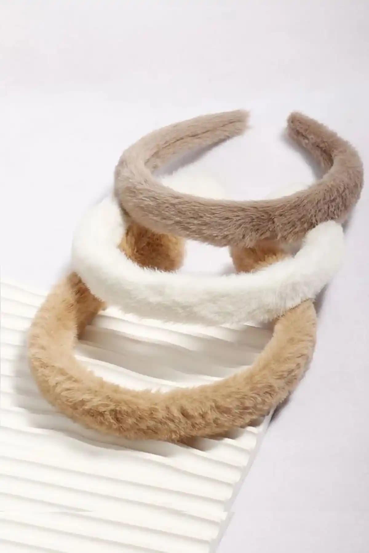 Kadınlar İçin Şık ve Rahat Peluş Taç Seti - Günlük ve Özel Kullanımlar İçin Uygun