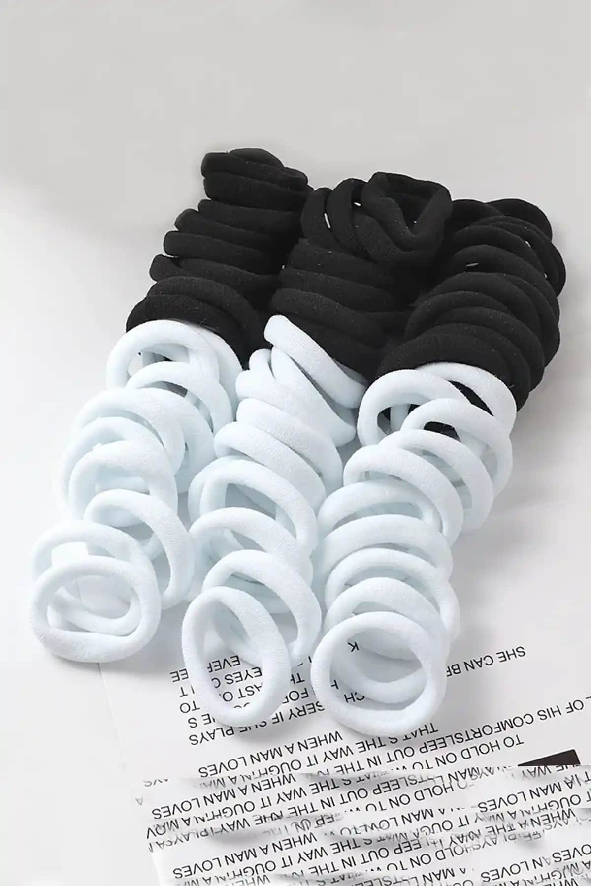 Kadınlar İçin Siyah Beyaz Lastik Toka Seti 50'li Pratik ve Şık Aksesuar