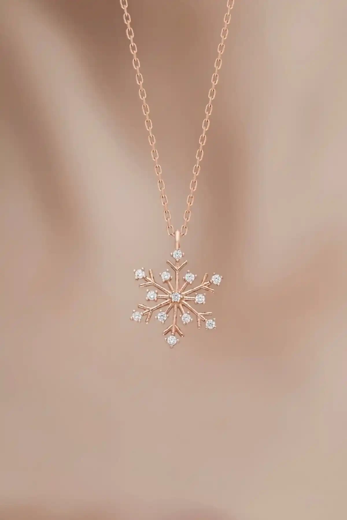 Kadınlar İçin Zarif 925 Ayar Gümüş Rose Kaplama Kar Tanesi Kolye