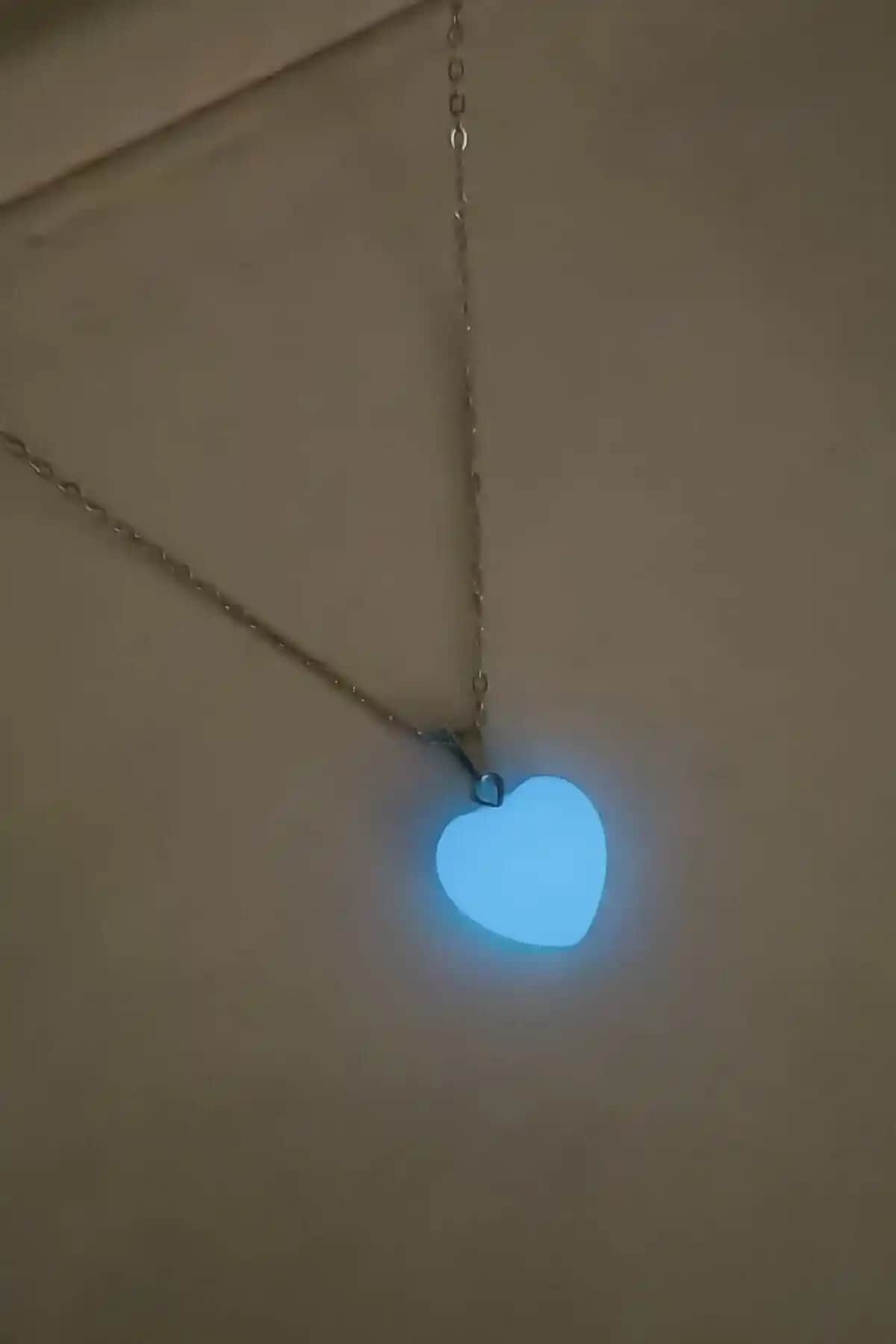 Karanlıkta Parlayan Doğal Taş Kolye Karşılaştırması: Mıçı Kalp ve The Collection Modelleri