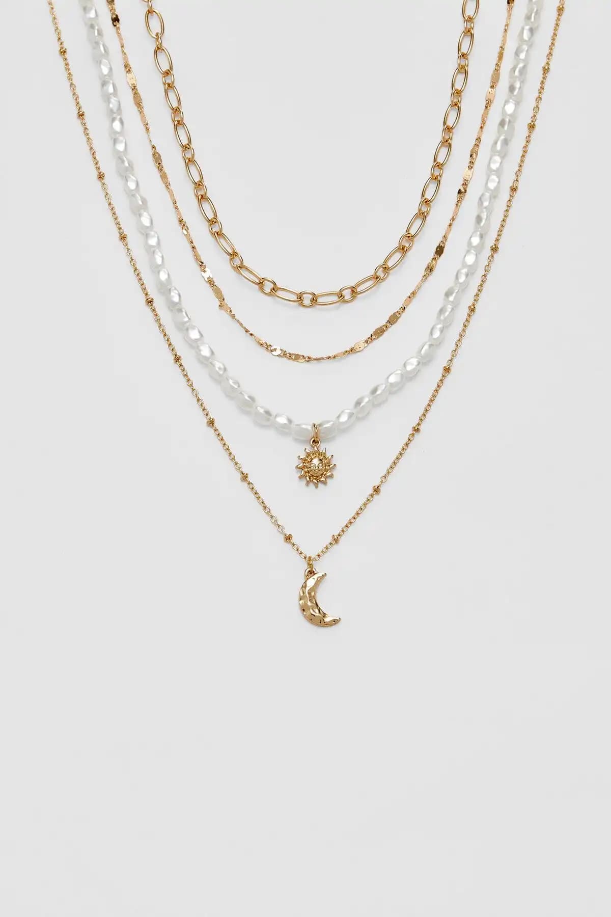 Karşılaştırma: New Obsessions Boncuk Choker ve Stradivarius Ay Güneş Kolye Setleri 2