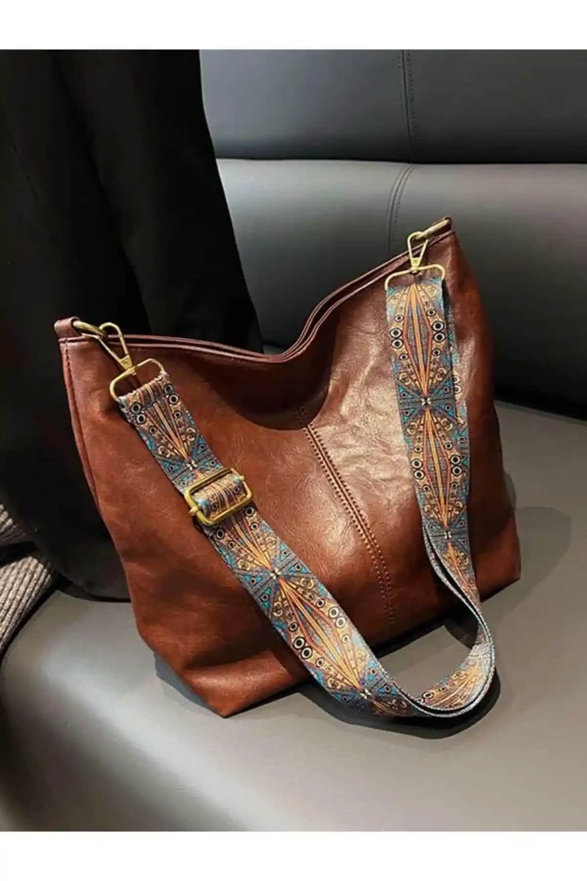 Katusa Kadın Taba Fermuarlı Etnik Desenli Askılı Omuz Çantası Şık ve Dayanıklı Günlük Aksesuar