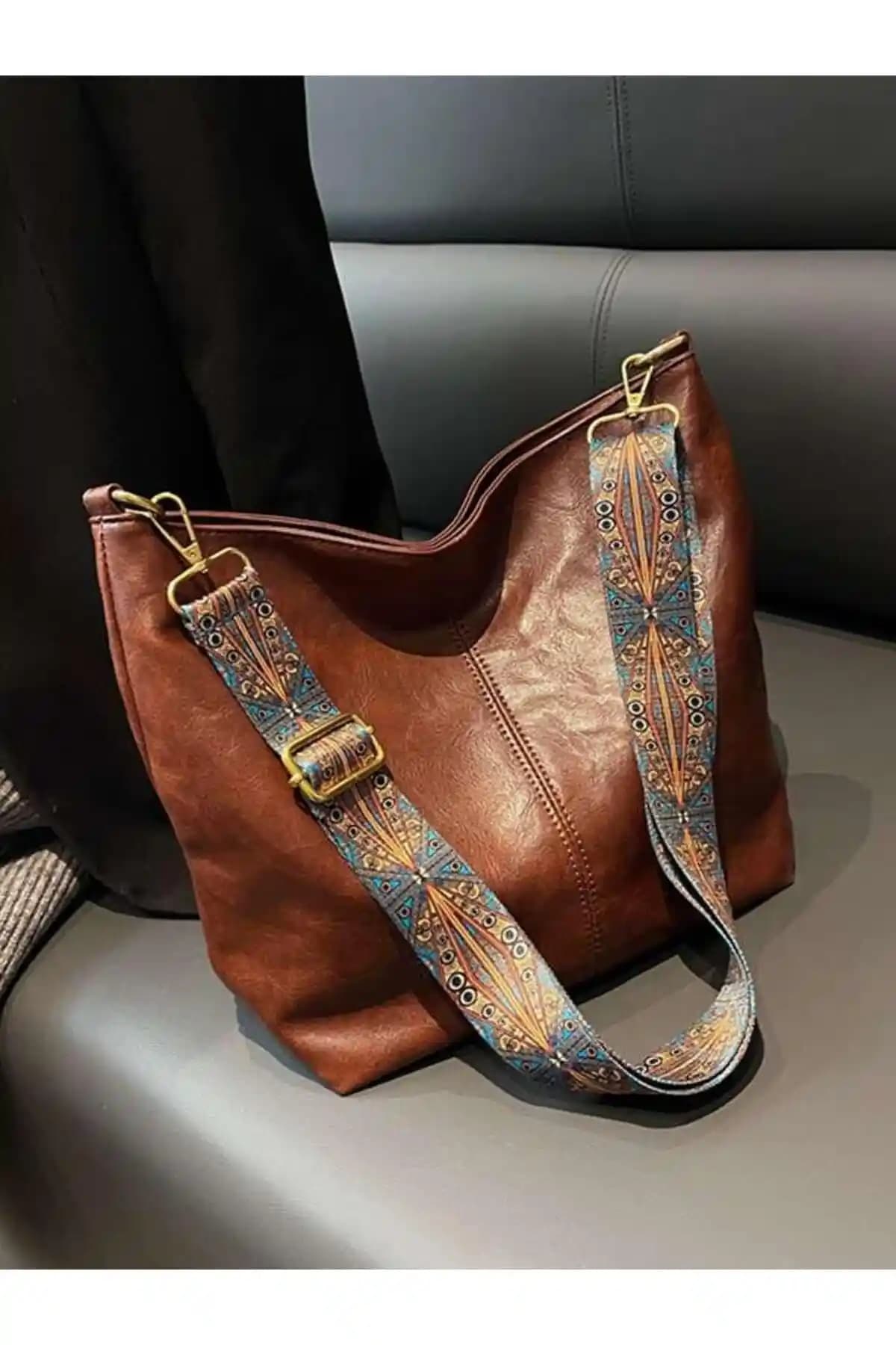 Katusa Kadın Taba Fermuarlı Etnik Desenli Askılı Omuz Çantası Şık ve Dayanıklı Günlük Aksesuar