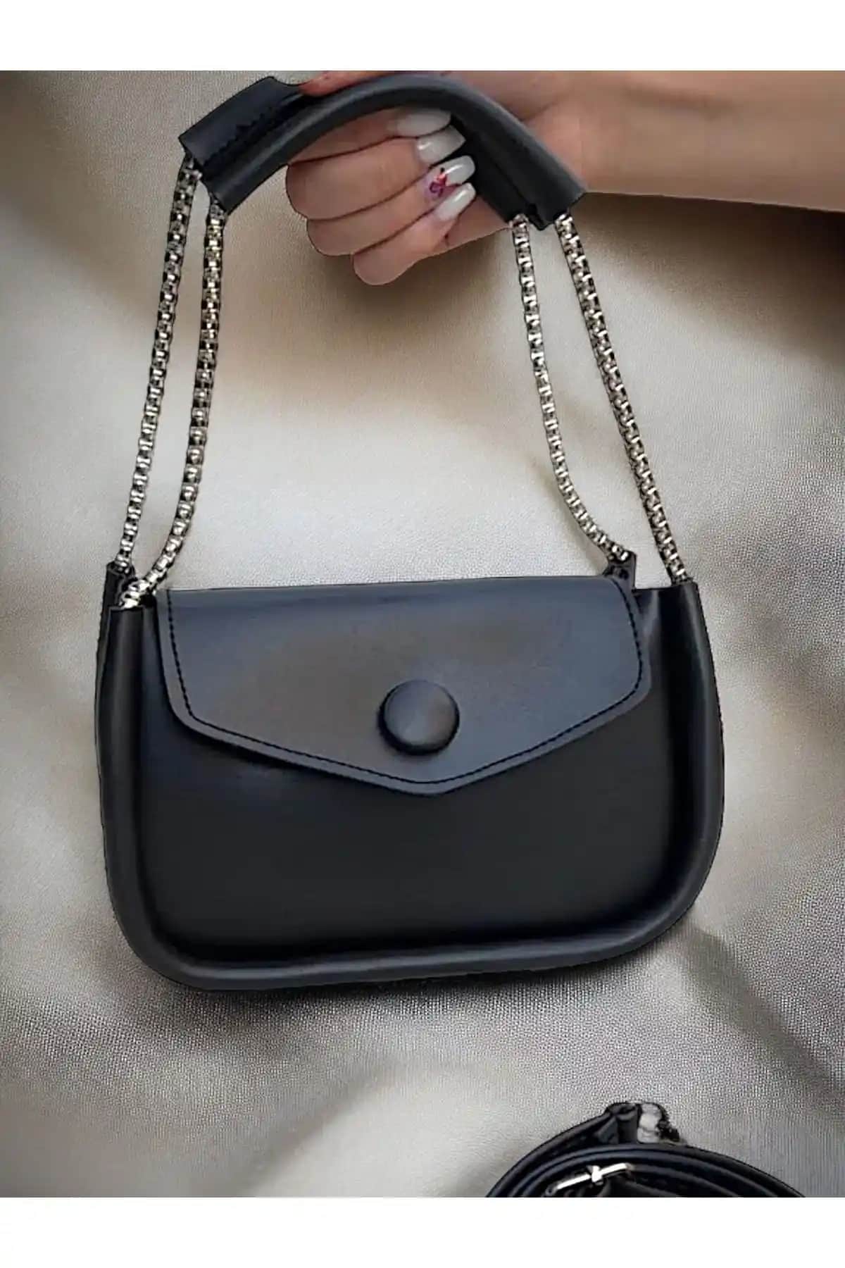 Katusa Siyah Zincirli Baget Çanta: Modern ve Şık Tasarımıyla Günlük Kullanım İçin Uygun