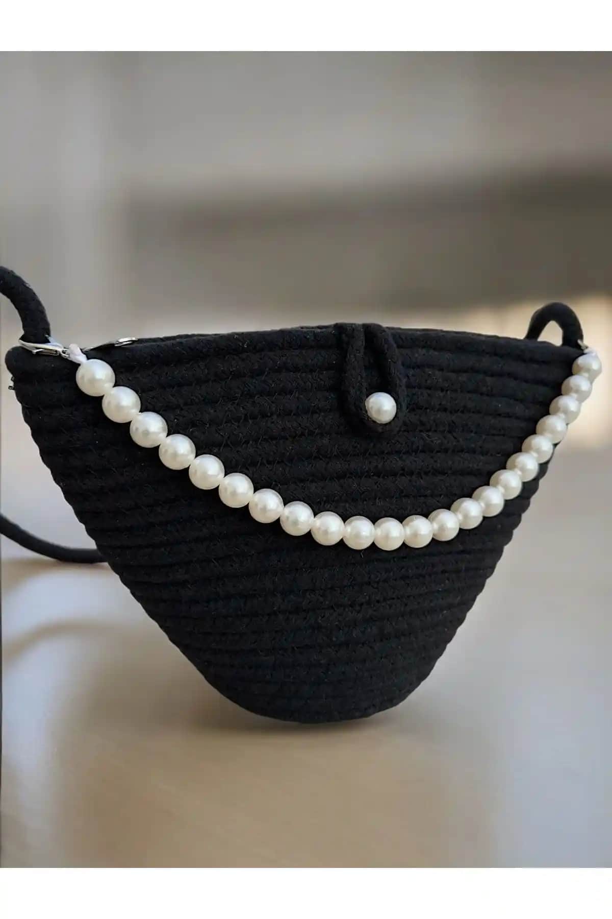 Katusa STD Kadın Siyah Incili Tasarım Omuz Çantası Günlük Kullanım İçin Uygun ve Şık Bir Aksesuar