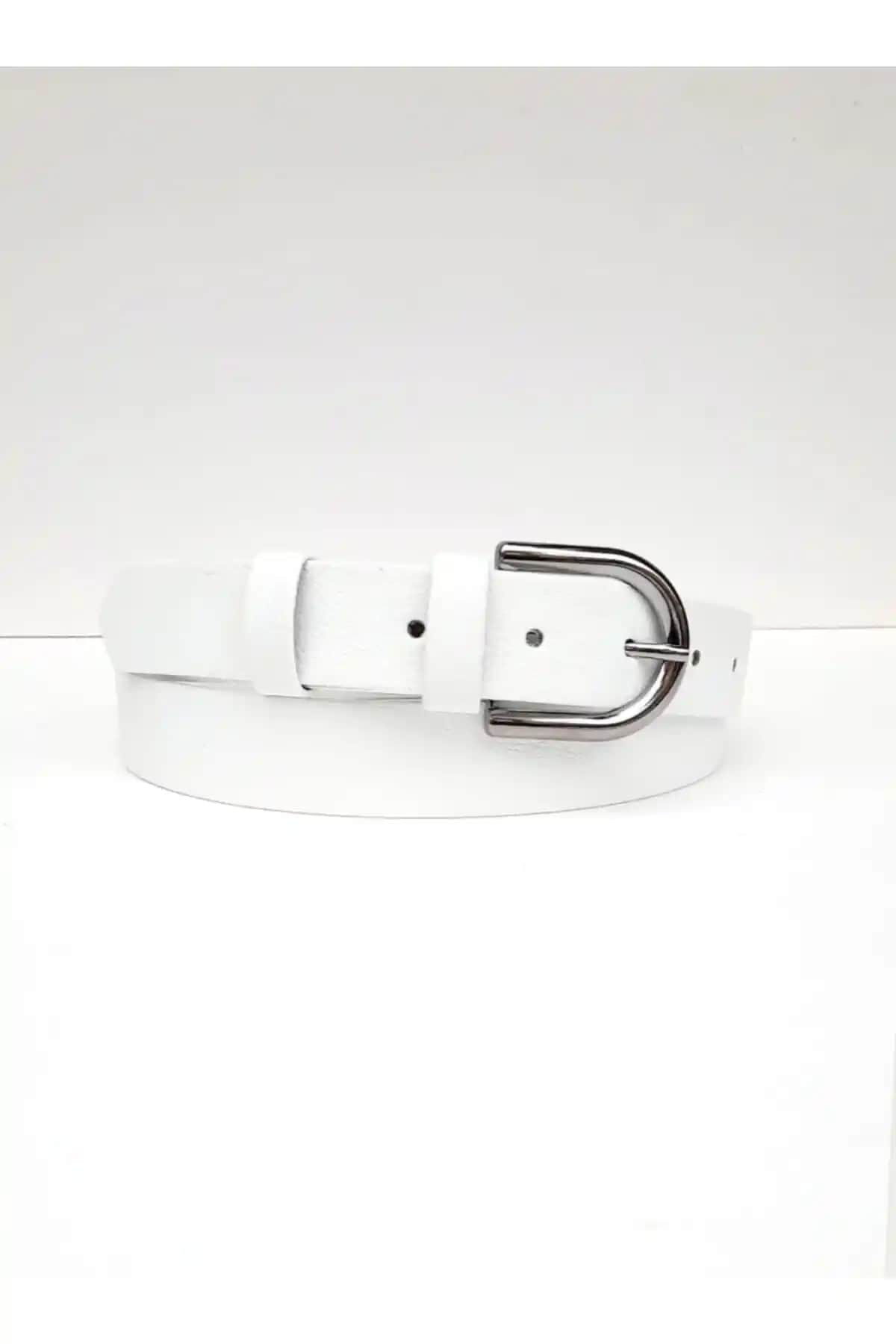 Kemerix Kadın Beyaz Klasik Kemer: Şıklık ve Fonksiyonelliğin Buluşması
