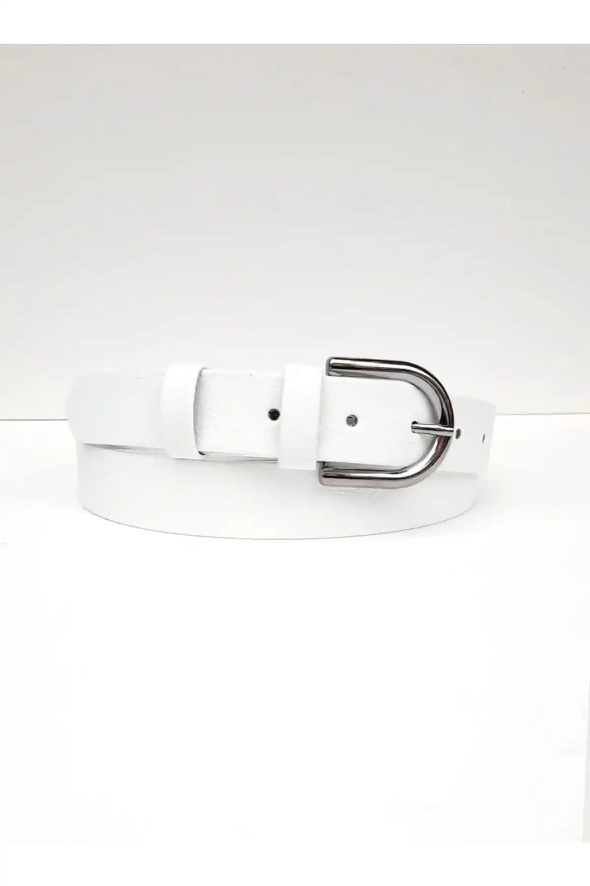 Kemerix Kadın Beyaz Klasik Kemer: Şıklık ve Fonksiyonelliğin Buluşması