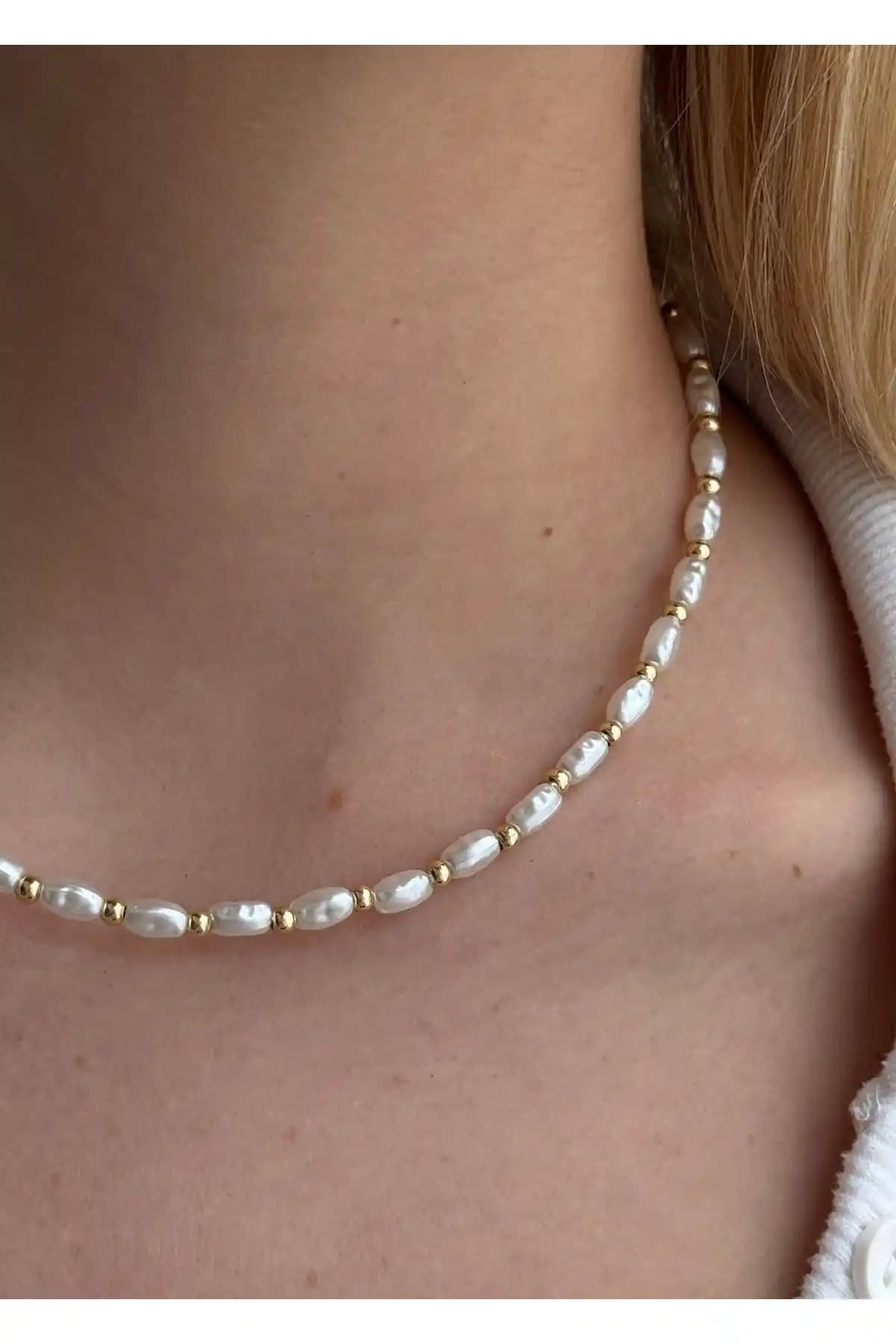 Kılıgıstanbul Altın Renk İnci Topçuk Kolye: Zarif ve Şık Tasarım ile Günlük ve Özel Kullanım İçin