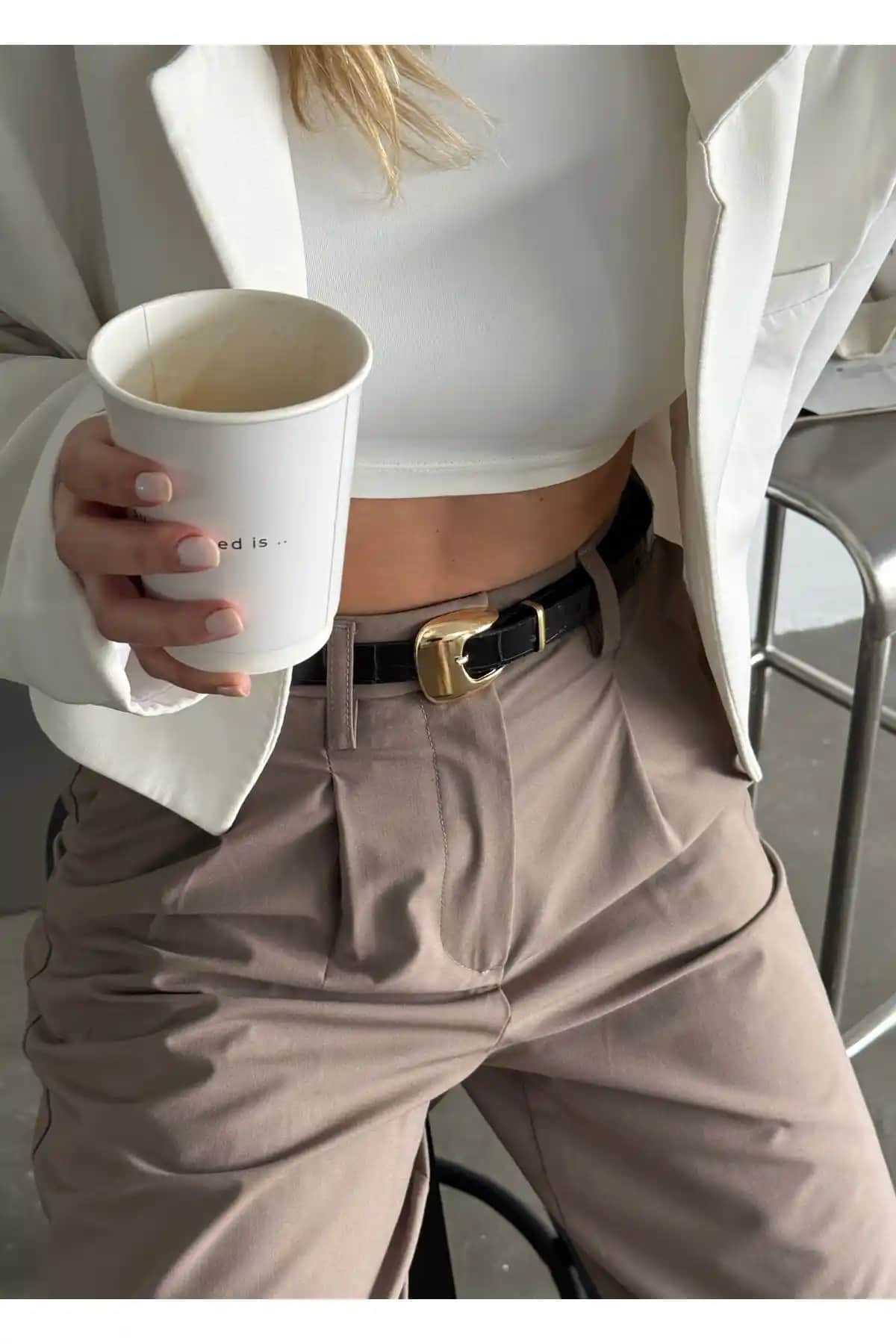 Kılıgıstanbul Bailey Gold Tokalı Kemer: Şıklık ve Dayanıklılığı Bir Arada Sunan Aksesuar