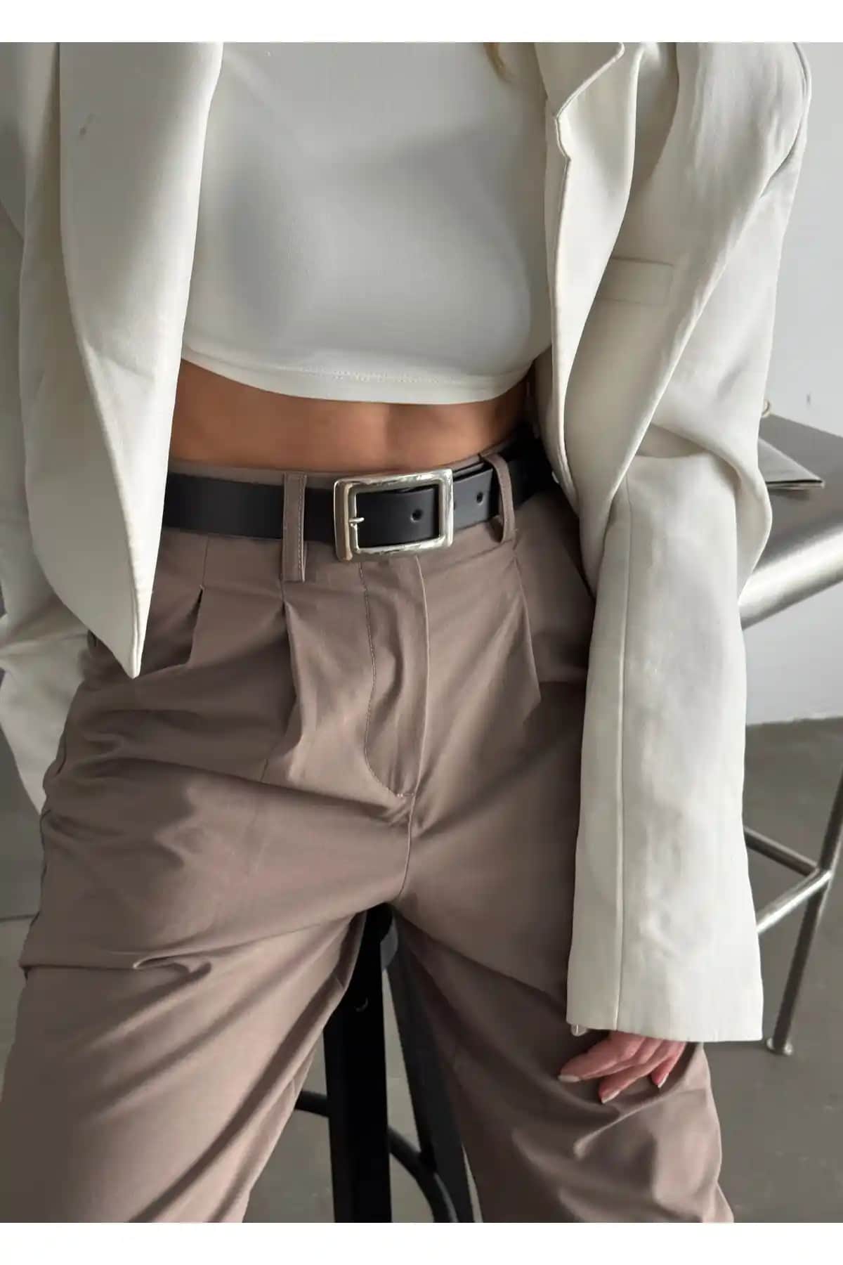 KİLİGİSTANBUL Kadın Siyah Dikdörtgen Tokalı Kemer Günlük ve Özel Kullanım İçin