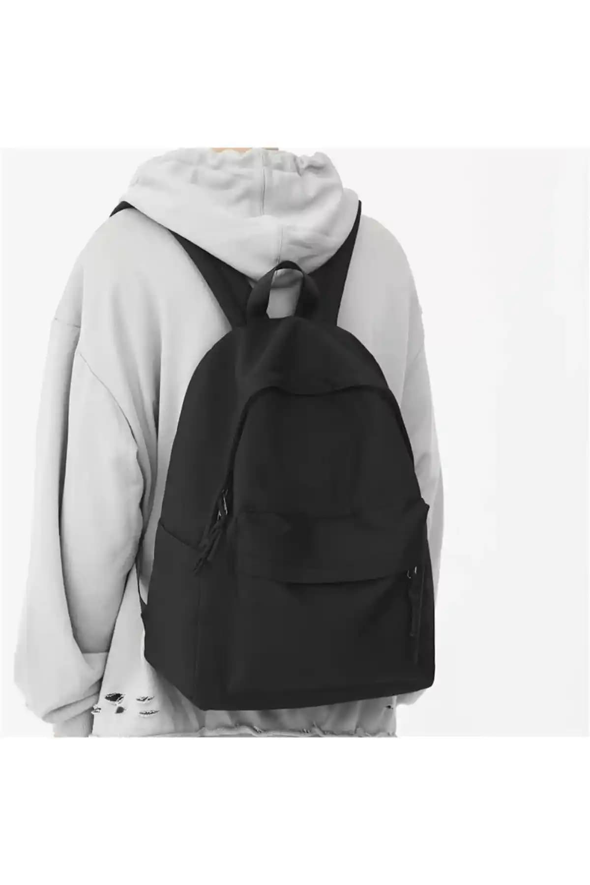 Köstebek Düz Siyah Okul Sırt Çantası: Şıklık ve Fonksiyonelliğin Birleşimi