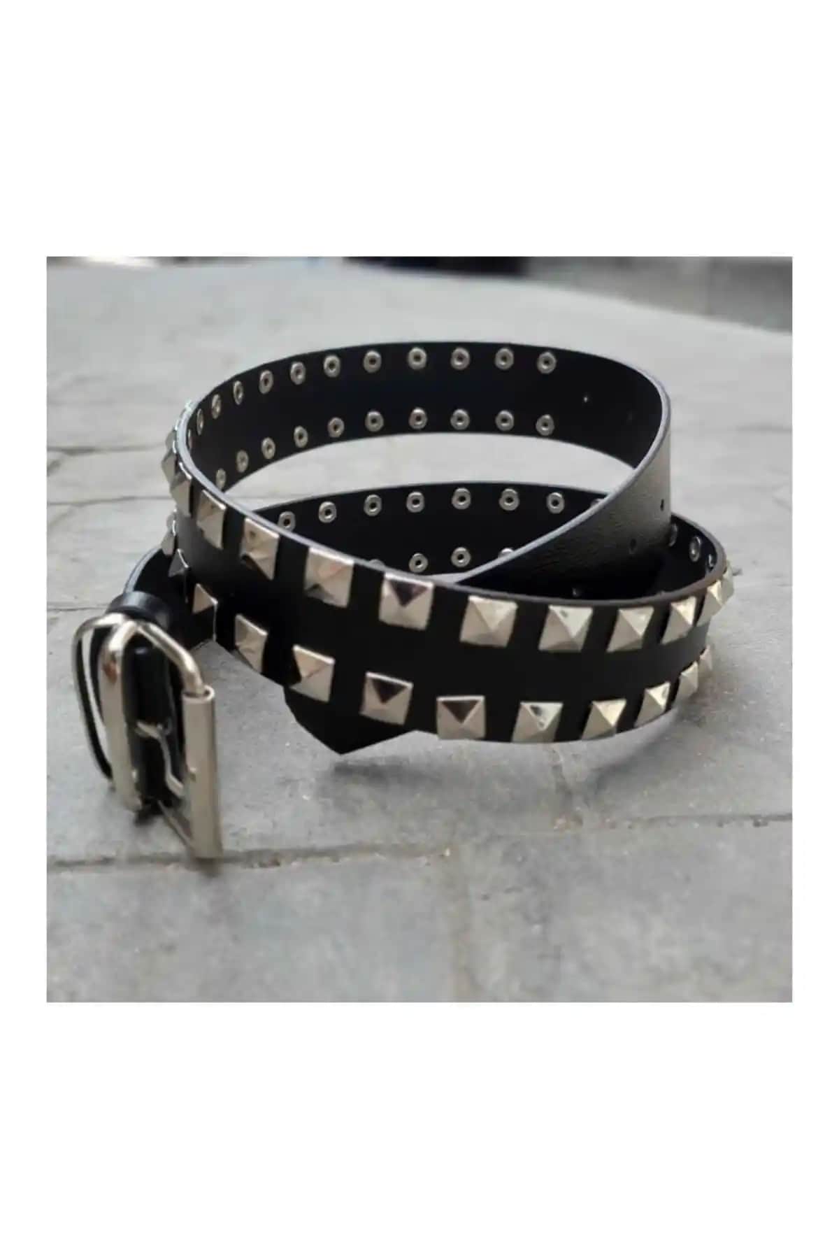 Köstebek Piramit Zımbalı Gotik Siyah Deri Kemer Şık ve Dayanıklı Tasarım Özellikleri